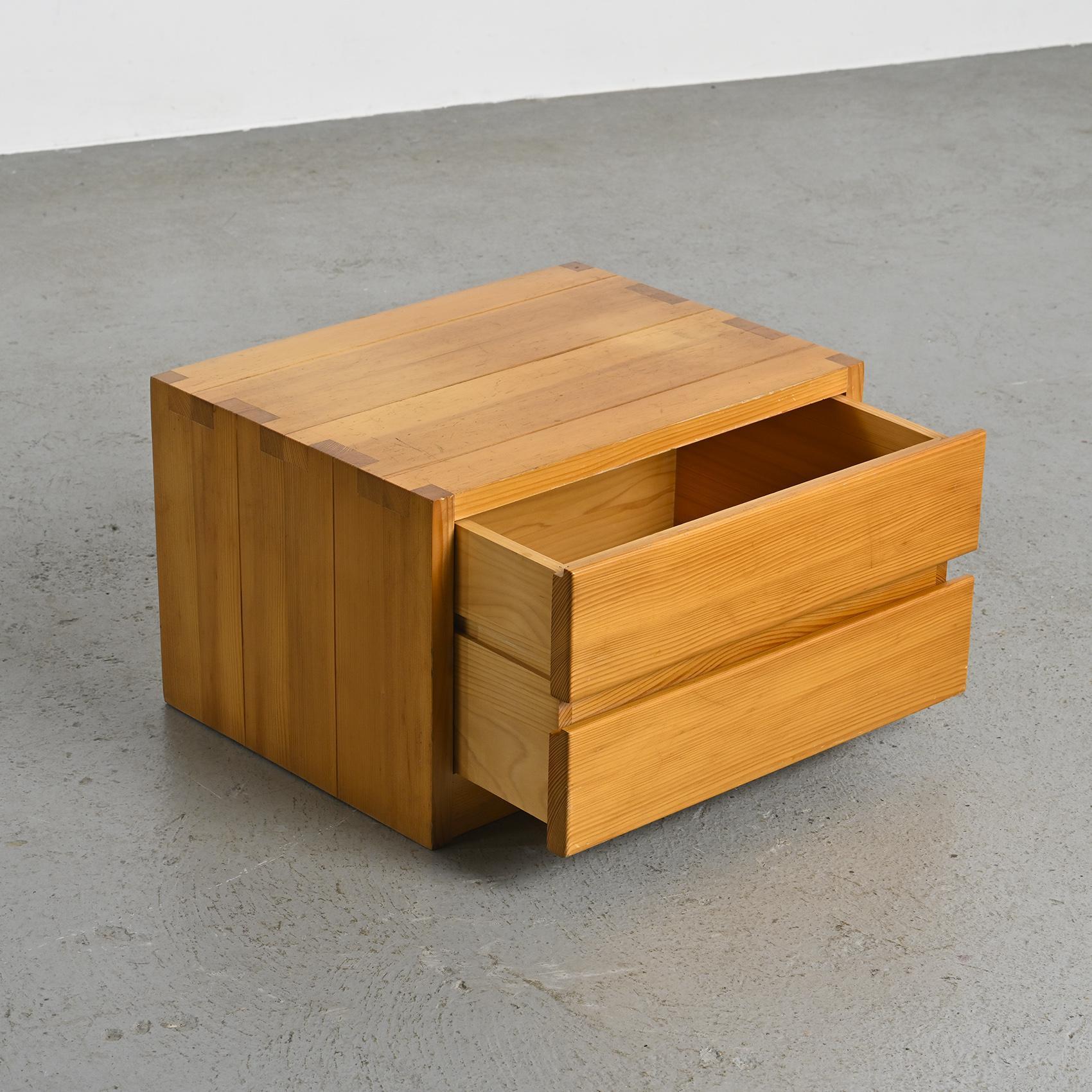 1970s Bedside Cabinets by Maison Regain, France, Set of 2 For Sale 2