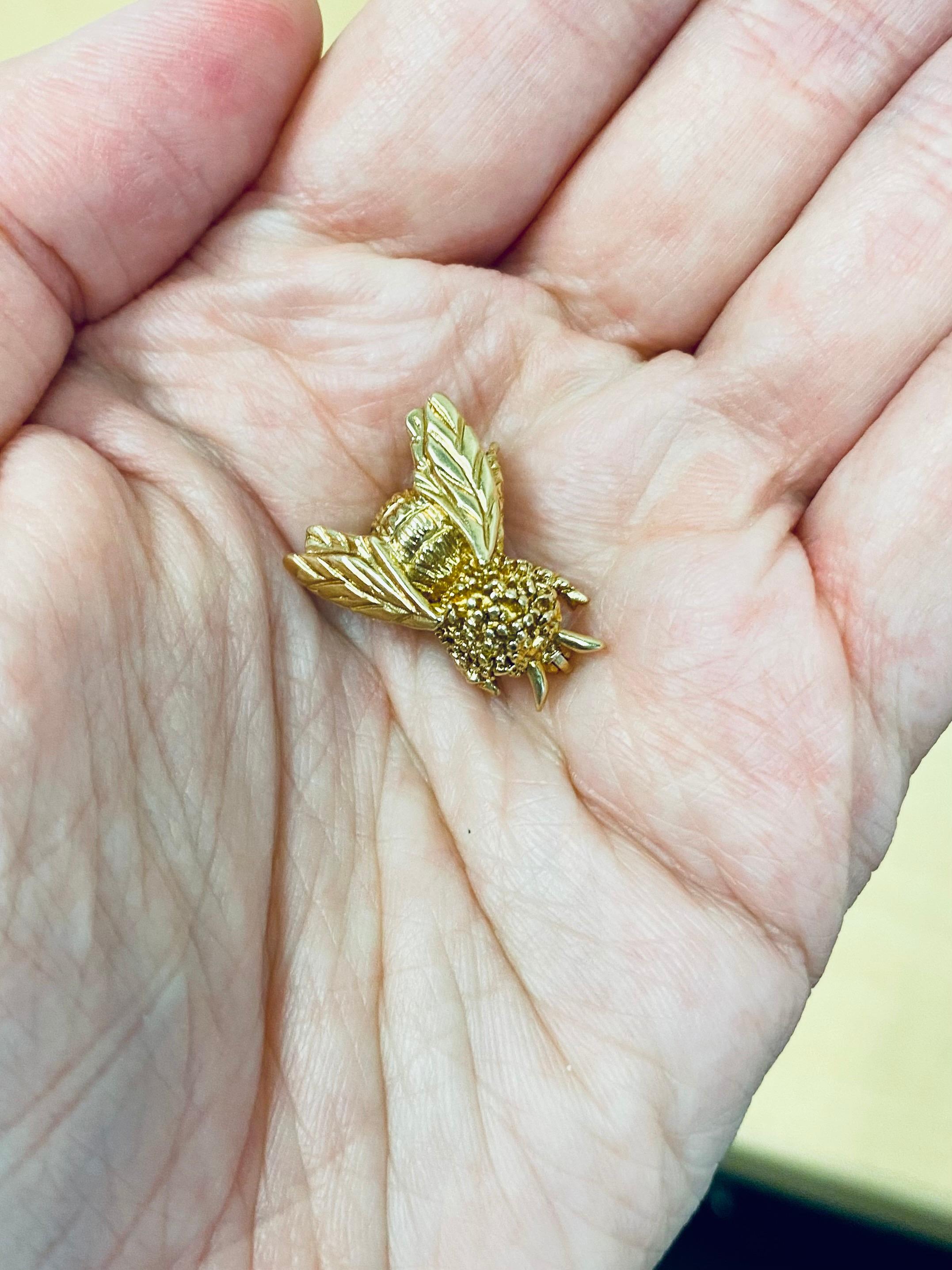 Alfiler broche de abeja de los años 70 en oro amarillo de 14 quilates 7