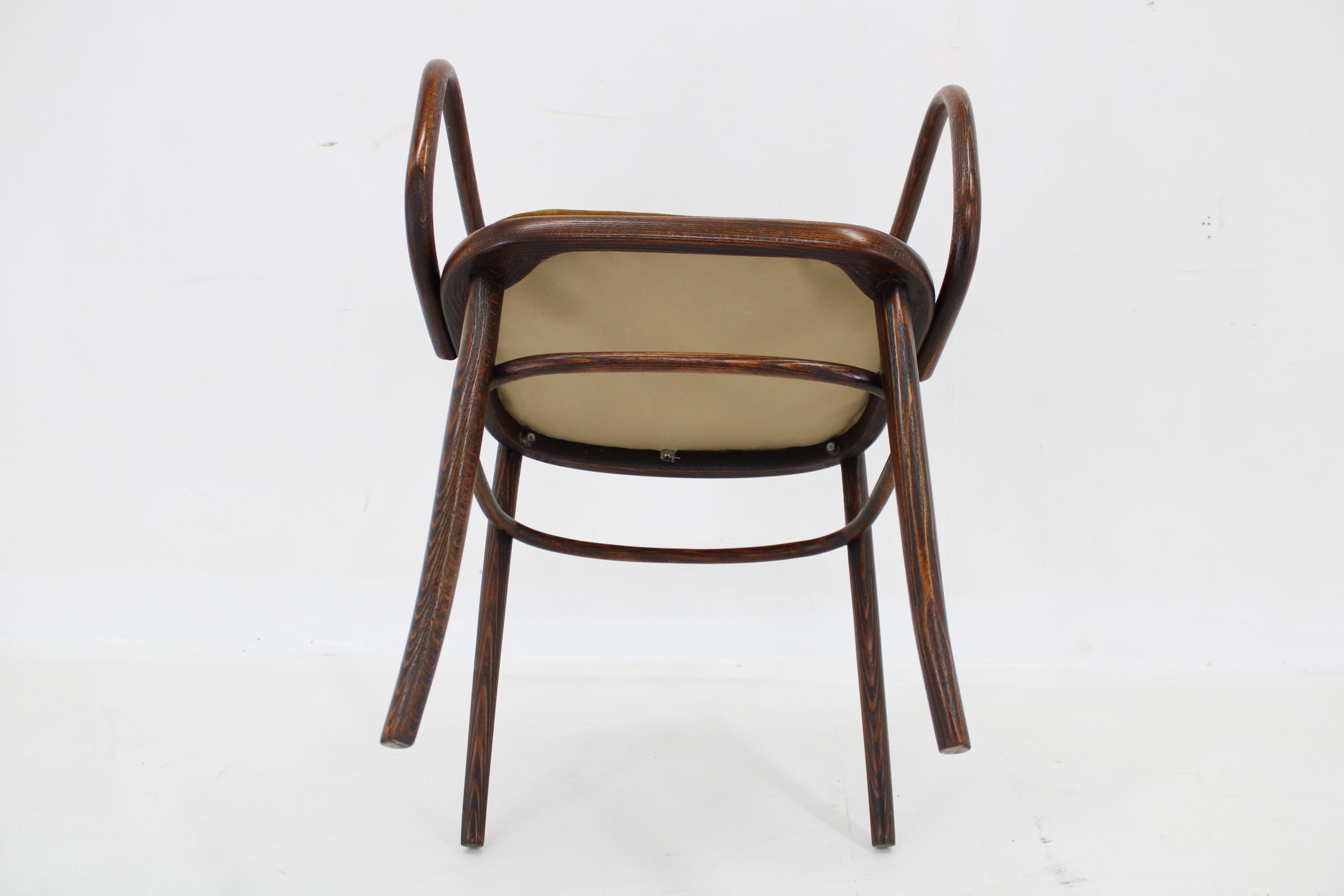1970s Beech Bentwood Chair by Ton, Czechoslovakia  For Sale 6