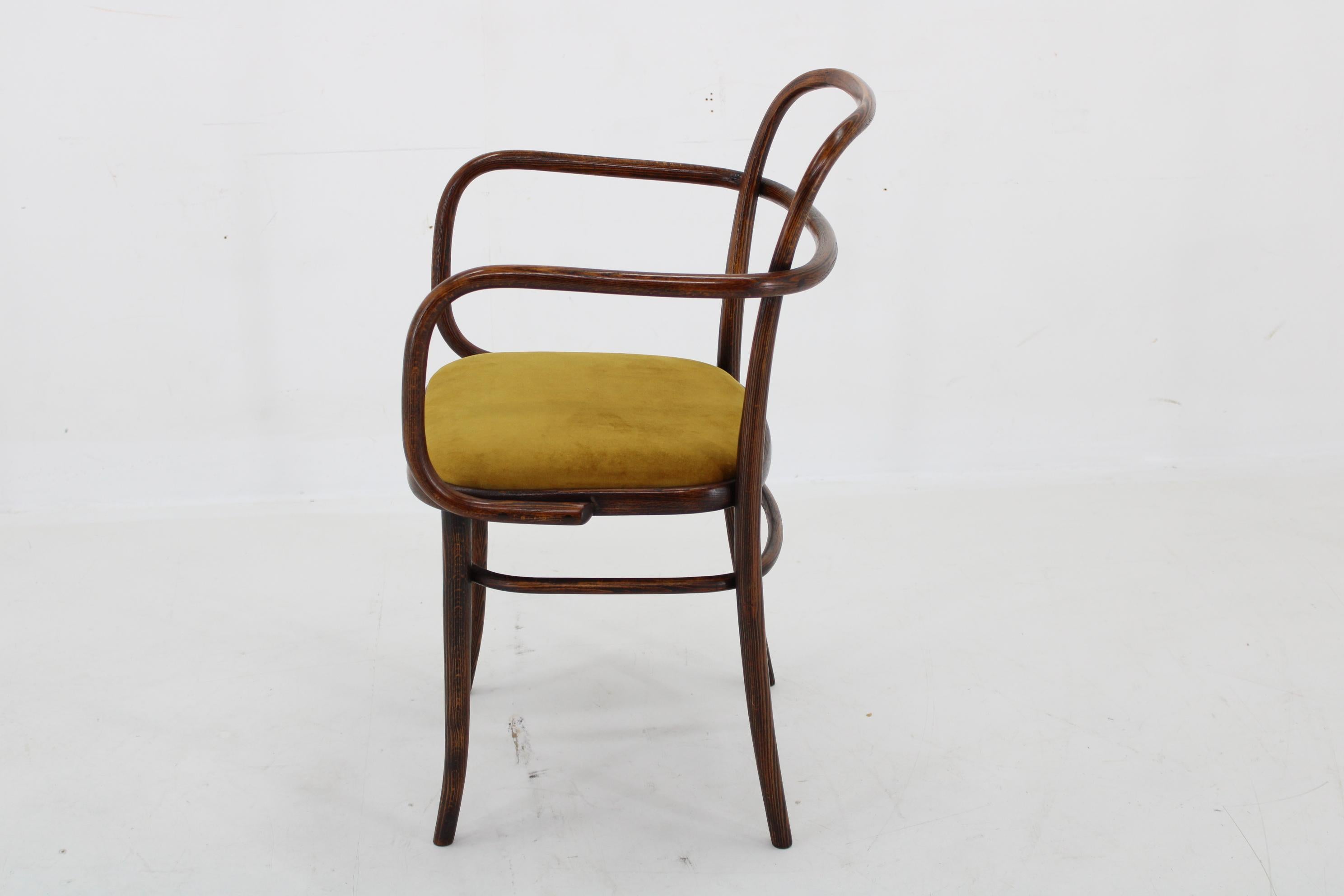 Mid-Century Modern Chaise en bois de hêtre des années 1970 par Ton, Tchécoslovaquie  en vente