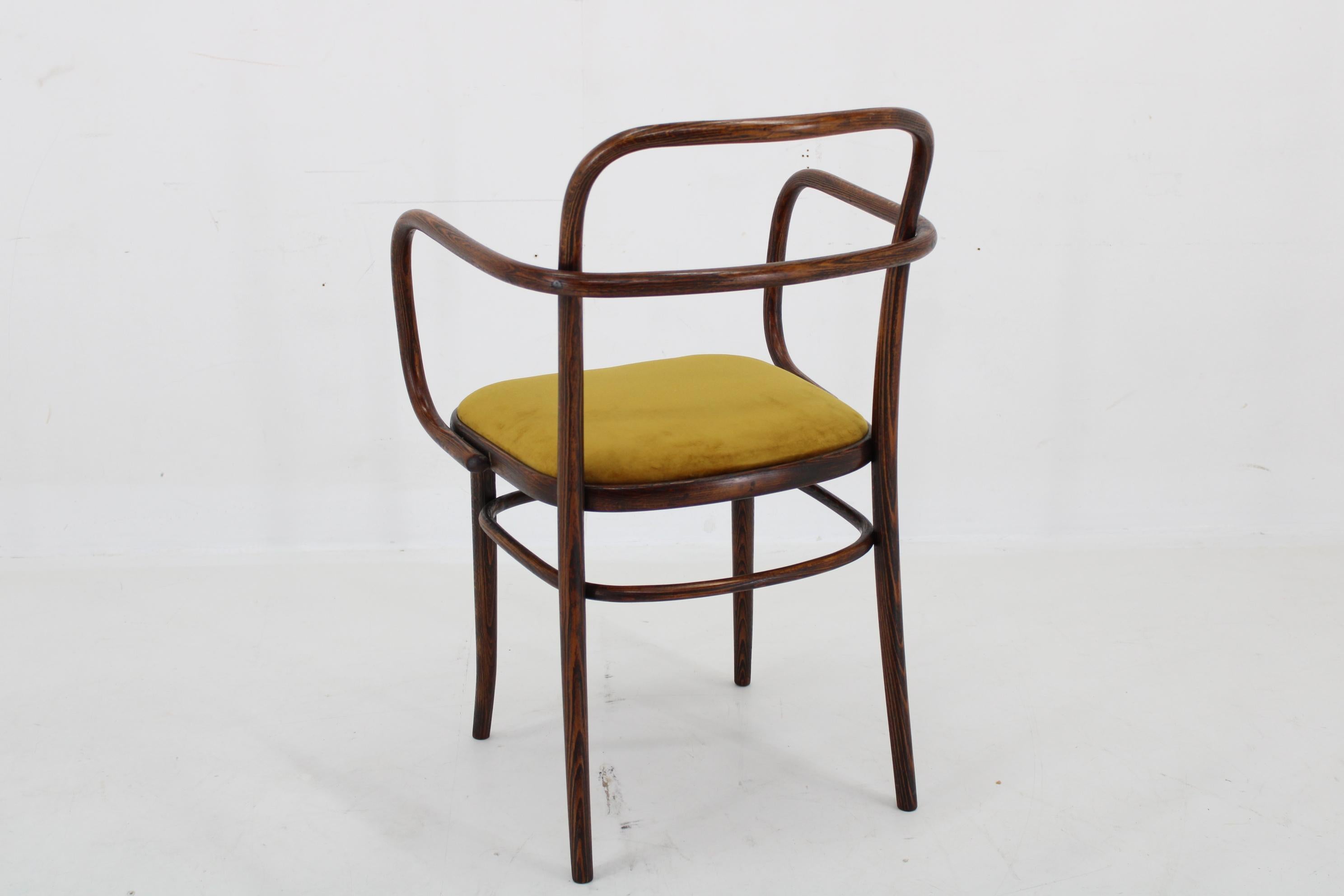 Late 20th Century 1970s Beech Bentwood Chair by Ton, Czechoslovakia  For Sale