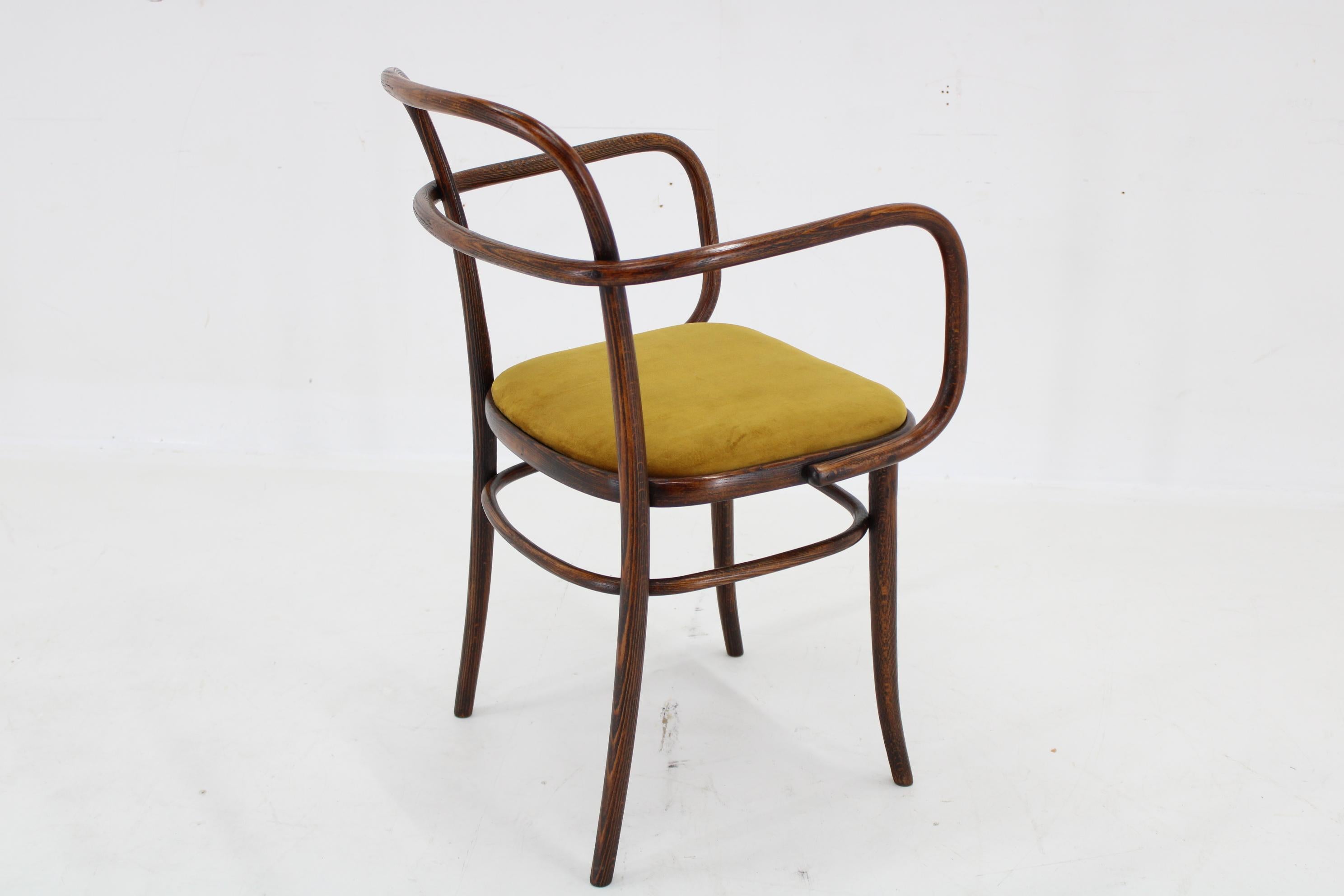1970s Beech Bentwood Chair by Ton, Czechoslovakia  For Sale 2
