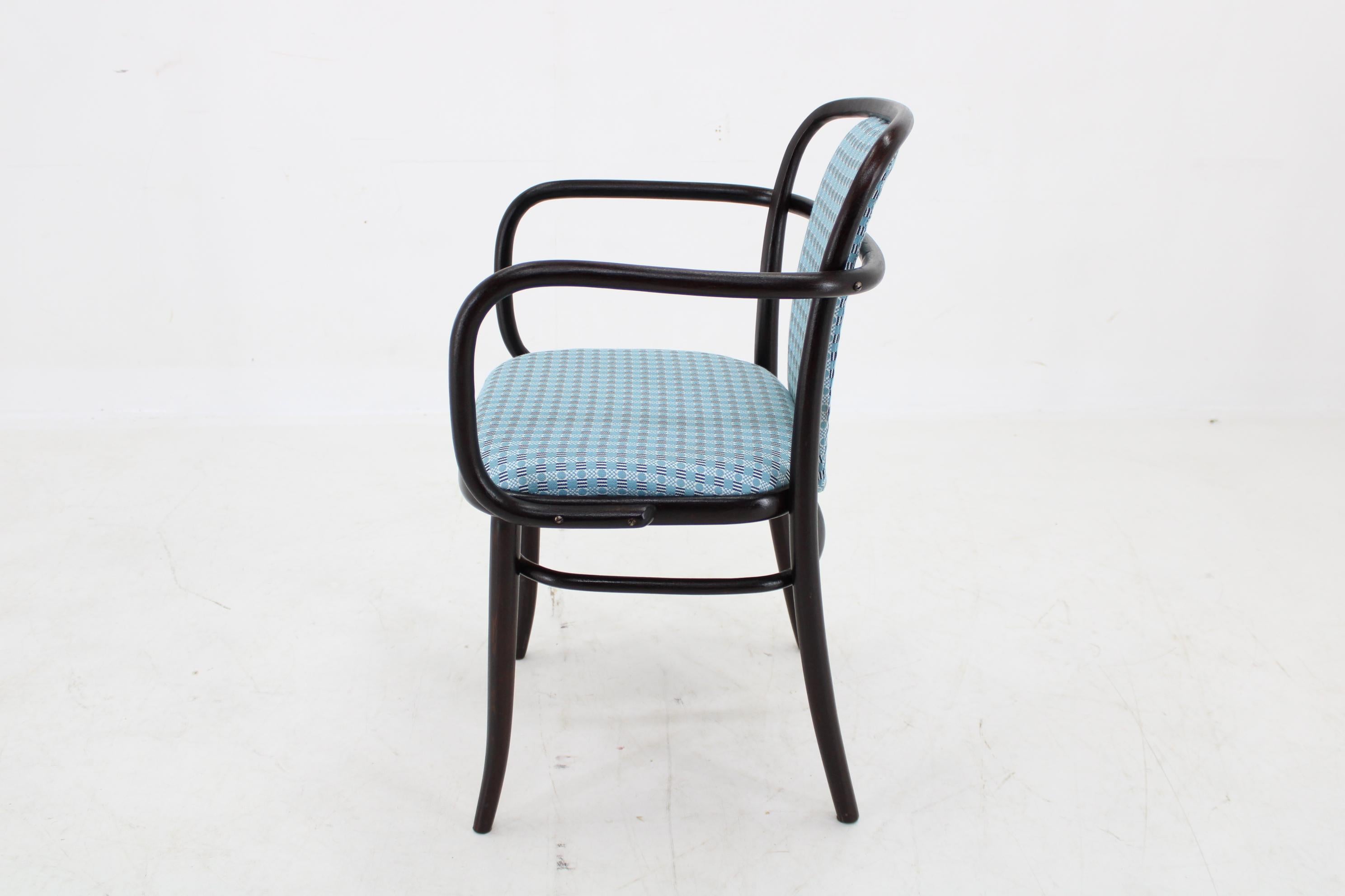1970s Beech Bentwood Chair by Ton, Czechoslovakia For Sale 2