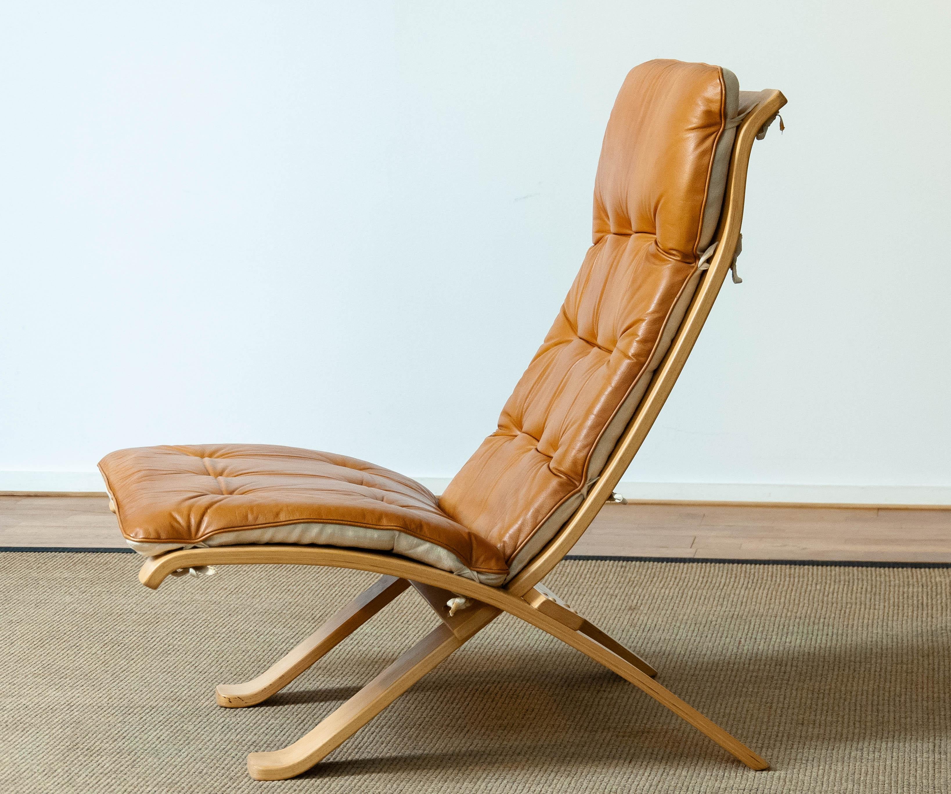 1970's Beech Bentwood with Cognac Leather Folding Lounge Chair by Nelo, Sweden In Good Condition In Silvolde, Gelderland