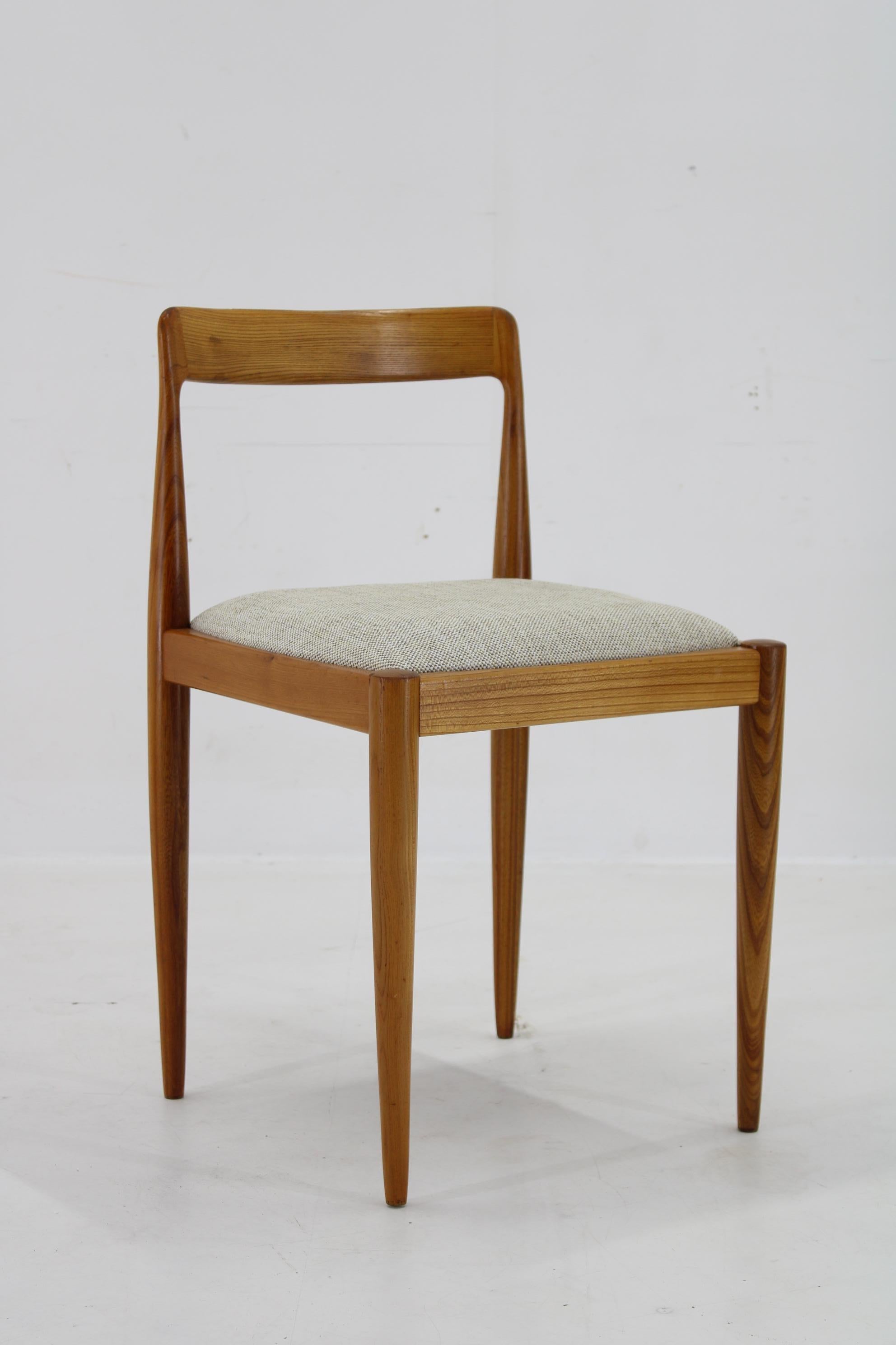 - Rénové avec soin 
- Nouvellement tapissé 
- Fabriqué en orme
- Hauteur du siège : 49 cm