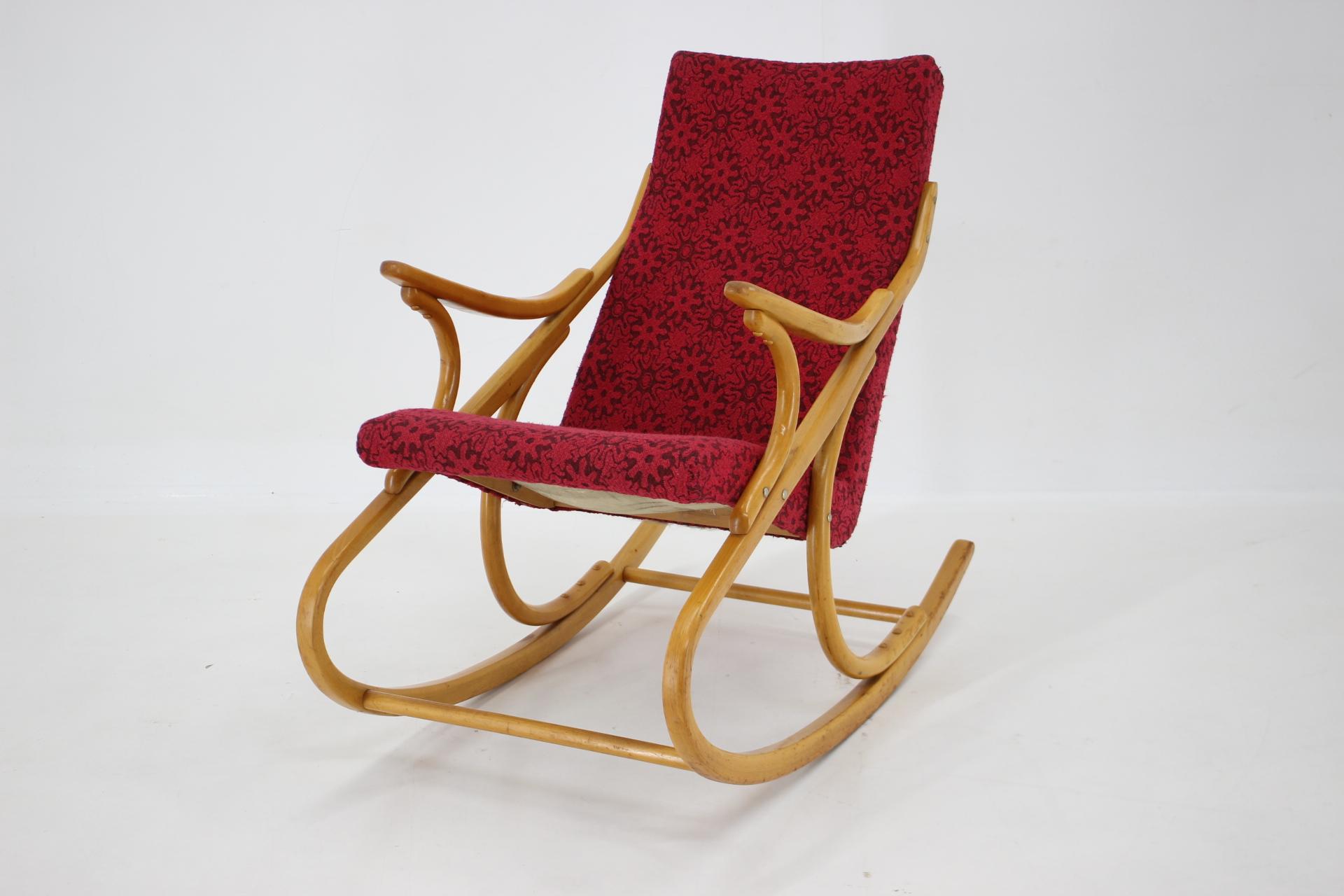 1970s, Beech Rocking Chair by Ton, Czechoslovakia In Good Condition For Sale In Praha, CZ
