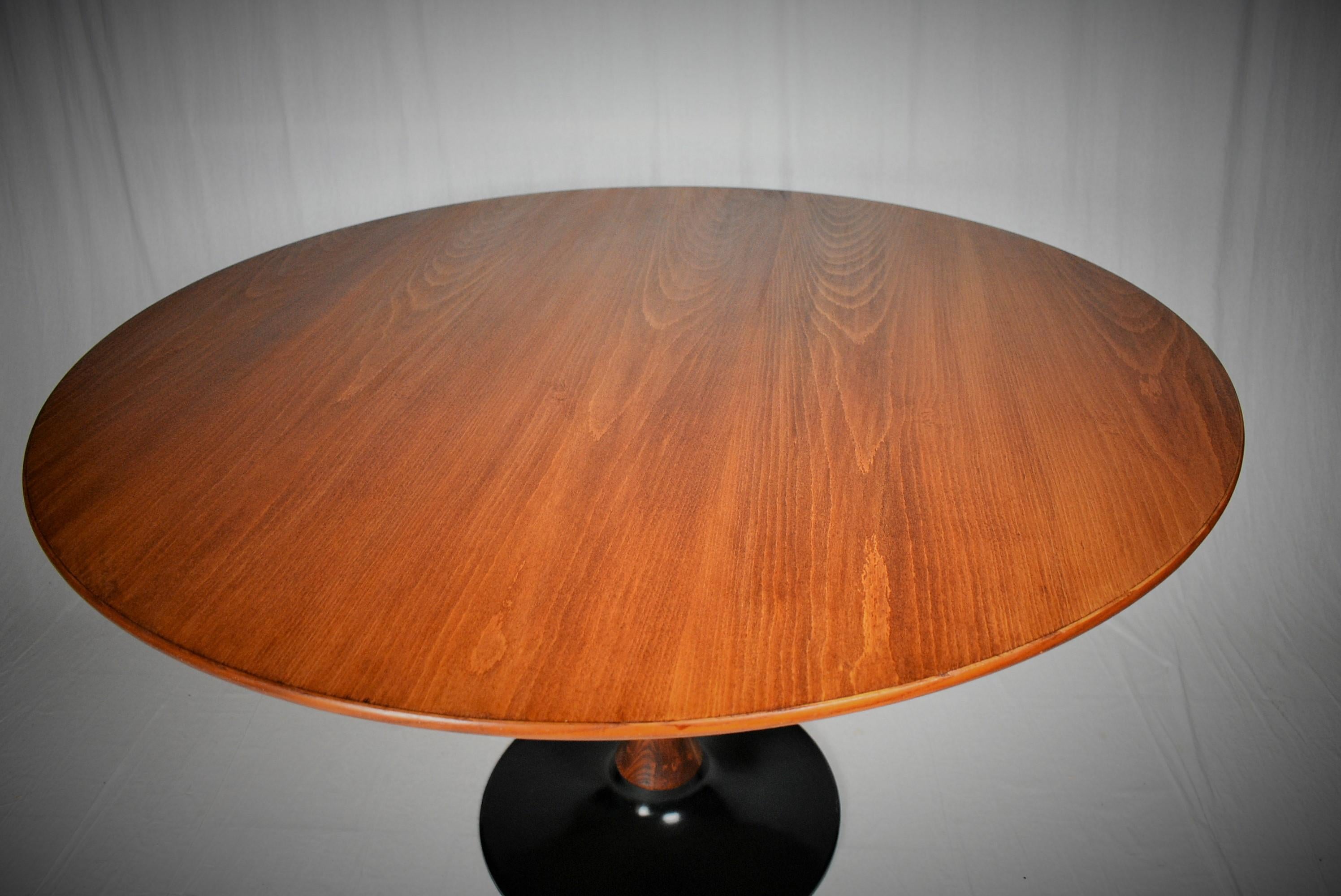 - Made in Czechoslovakia
- Made of beech, veneer
- The table is Stabil
- Good condition.