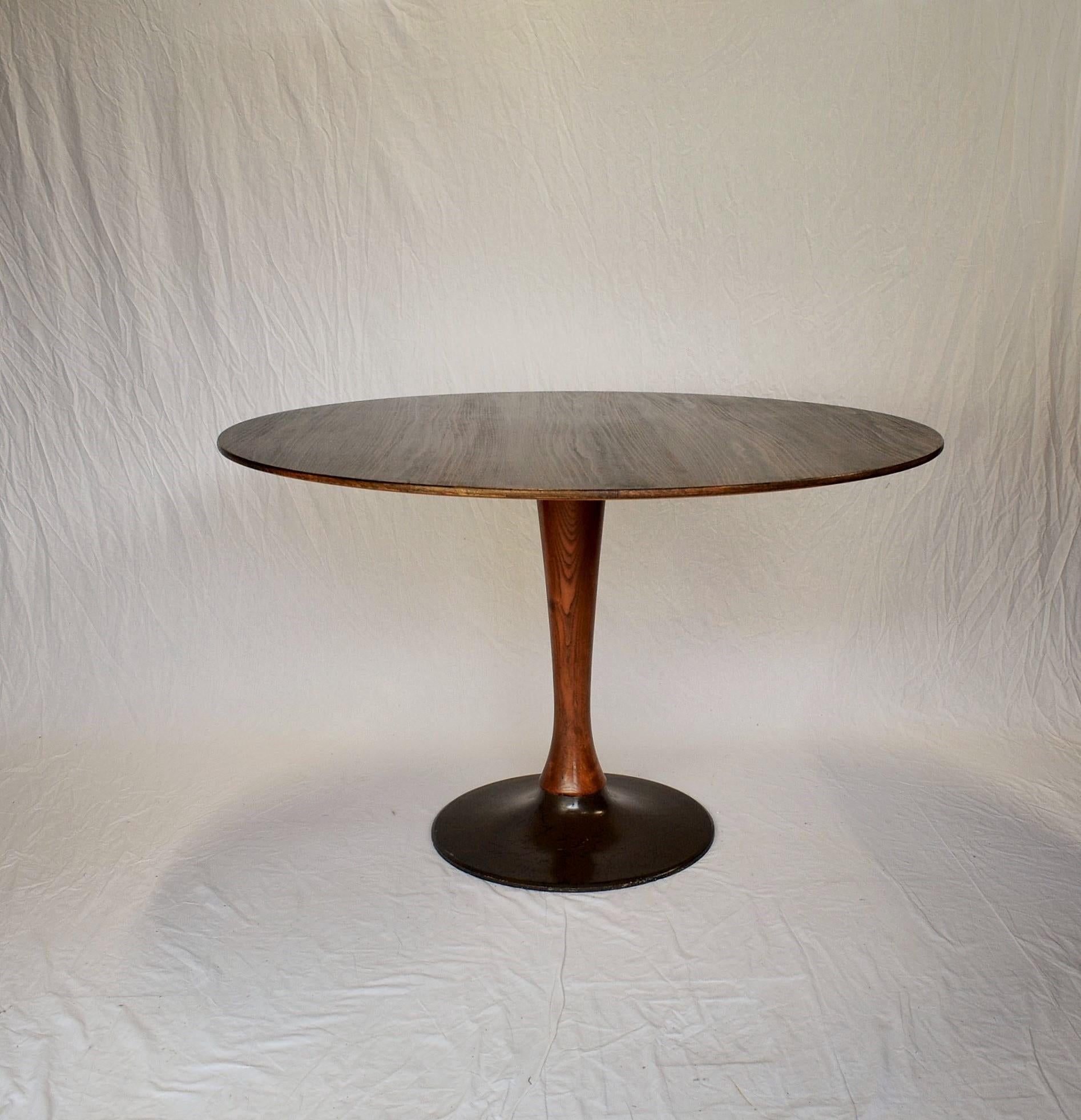 - Made in Czechoslovakia
- Made of beech, veneer
- The table is Stabil
- Good condition.
- Cleaned.