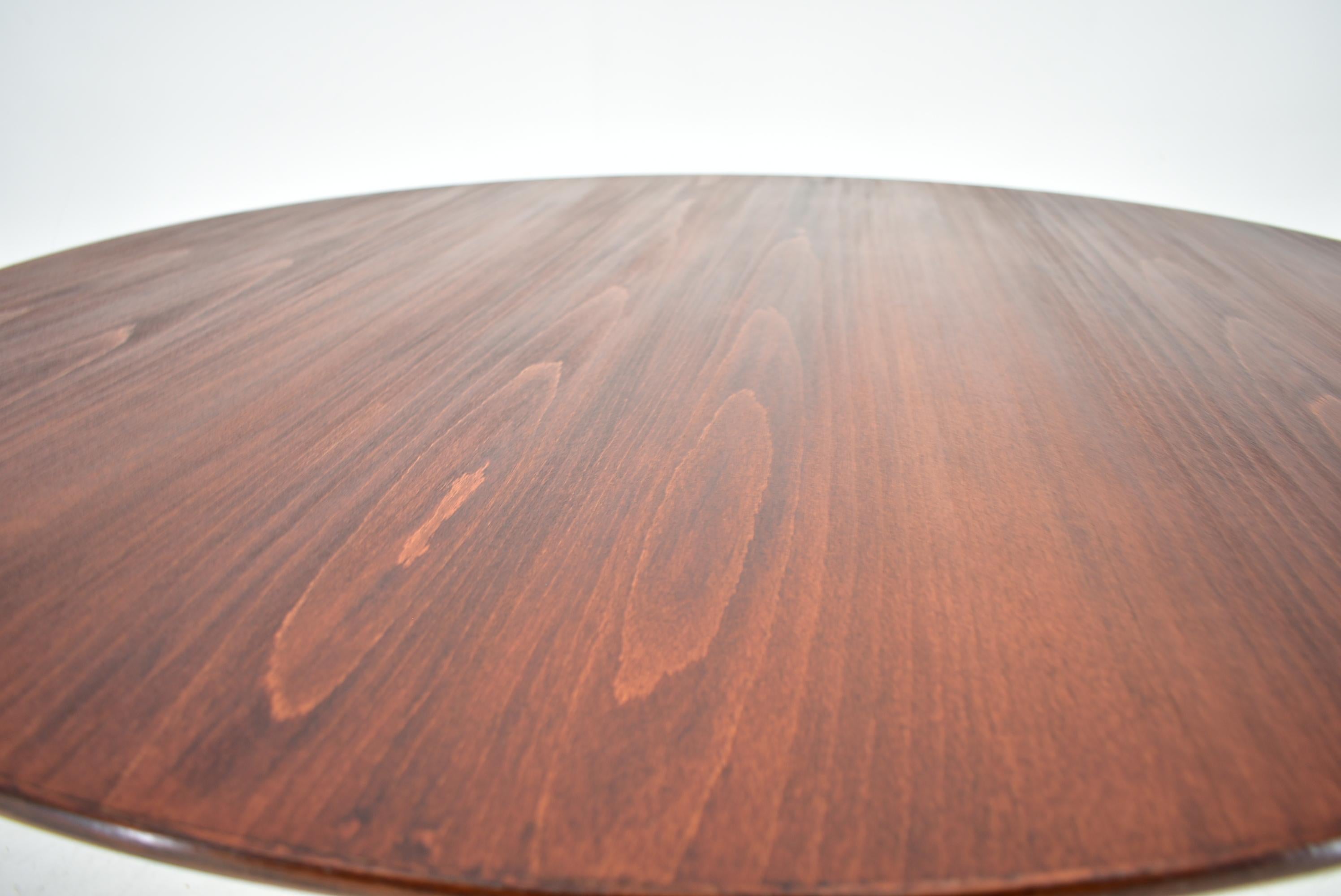 1970s Beech Round Dining Table, Czechoslovakia In Good Condition In Praha, CZ