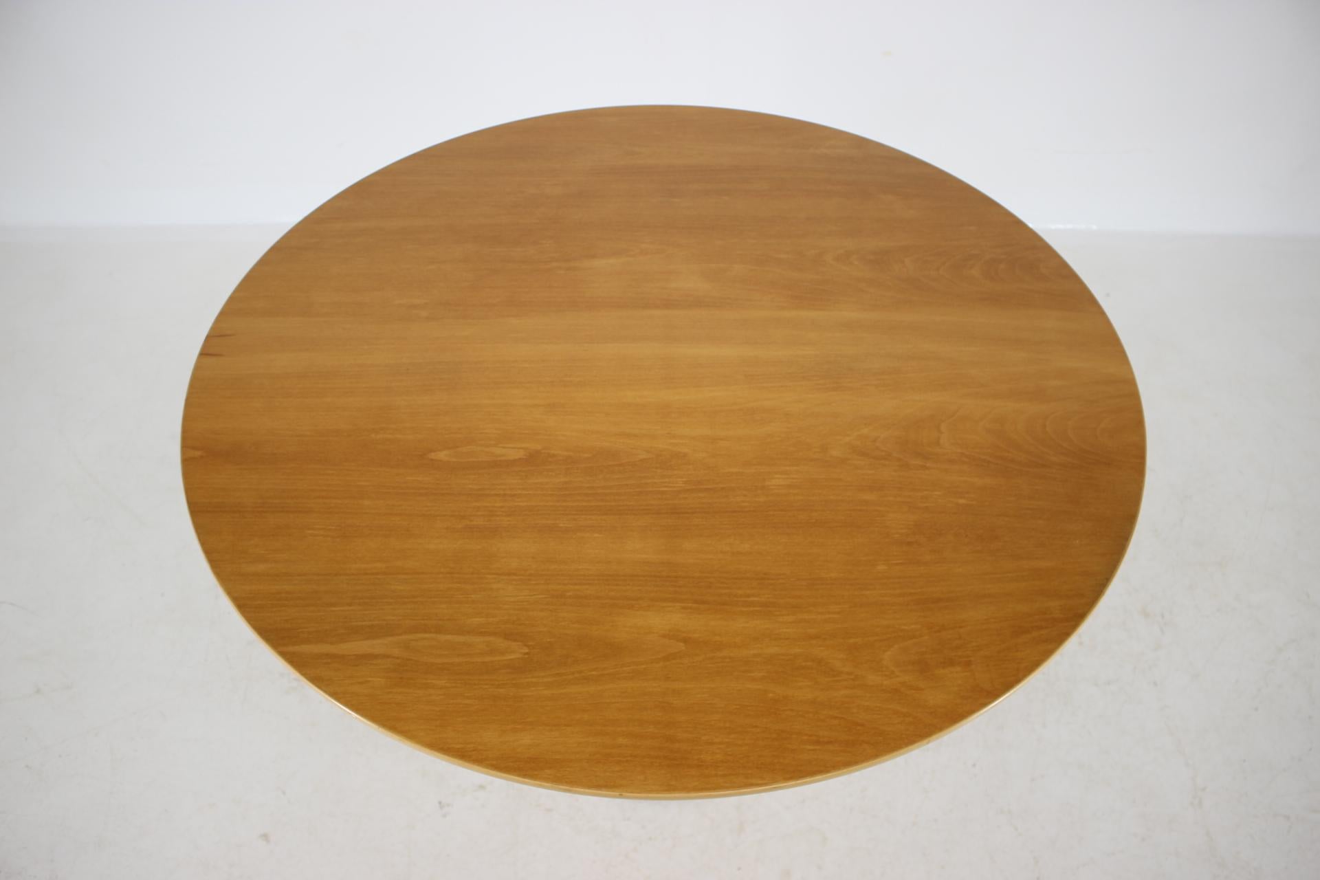 1970s Beech Round Dining Table, Czechoslovakia In Good Condition In Praha, CZ