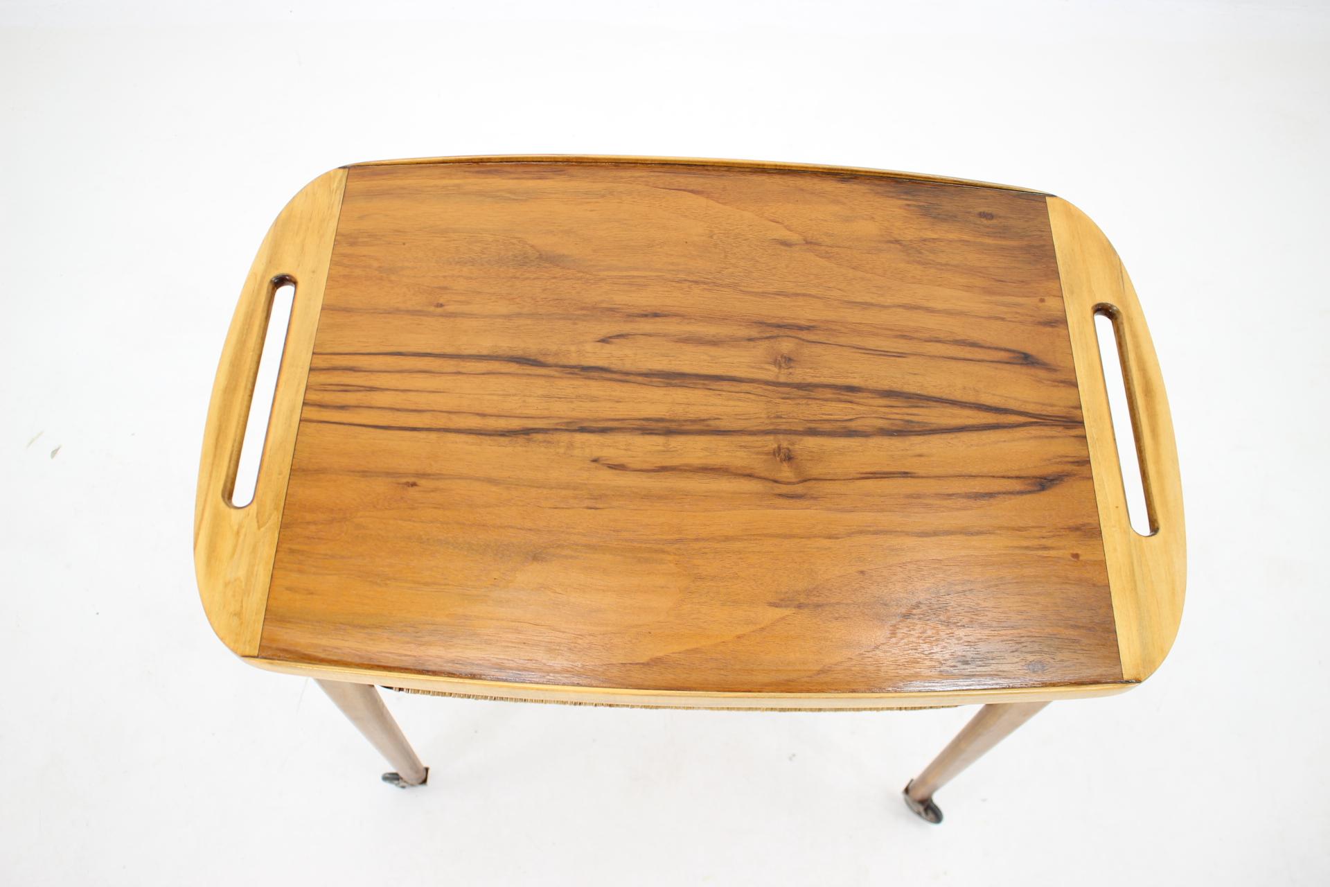 1970s Beech Serving Cart by Drevotvar, Czechoslovakia In Good Condition For Sale In Praha, CZ