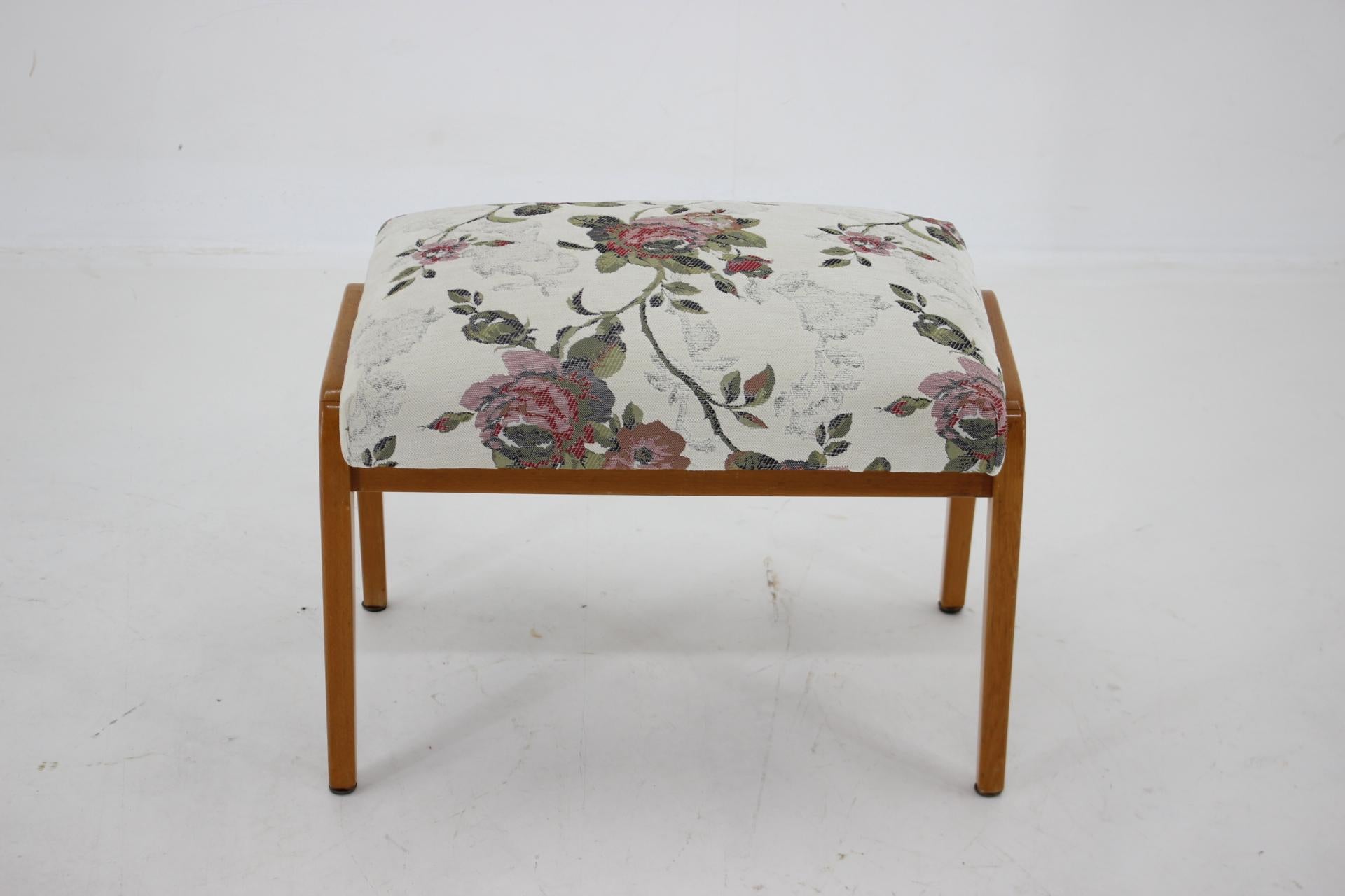 1970s Beech Stool, Czechoslovakia In Good Condition For Sale In Praha, CZ