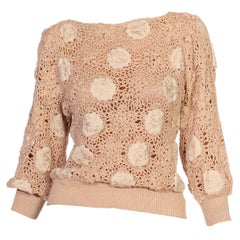 Pull en coton crocheté à fleurs beige et ivoire en maille, années 1970