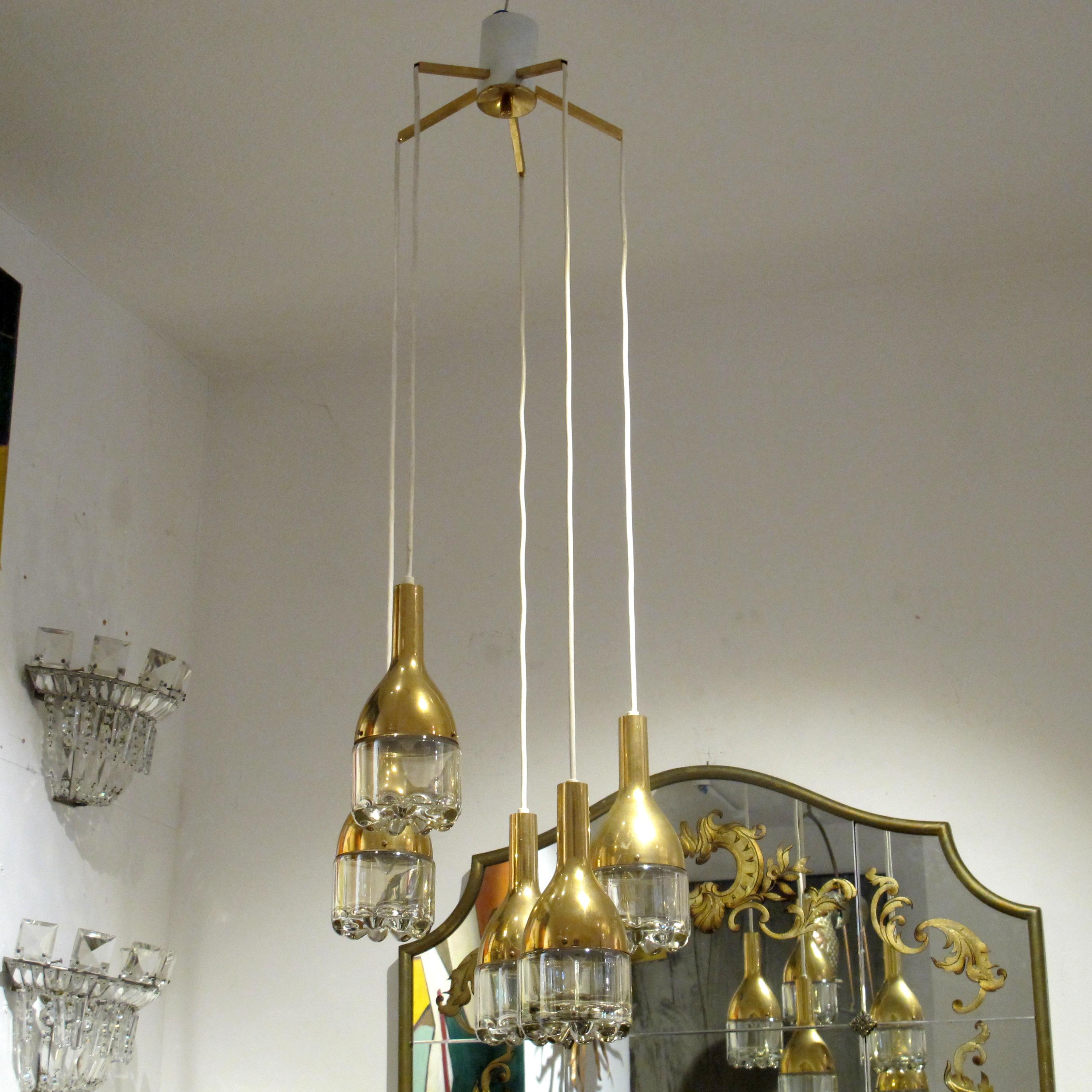 1970s Belgian Brass and Glass 5-Branch Cascade Chandelier en venta 1