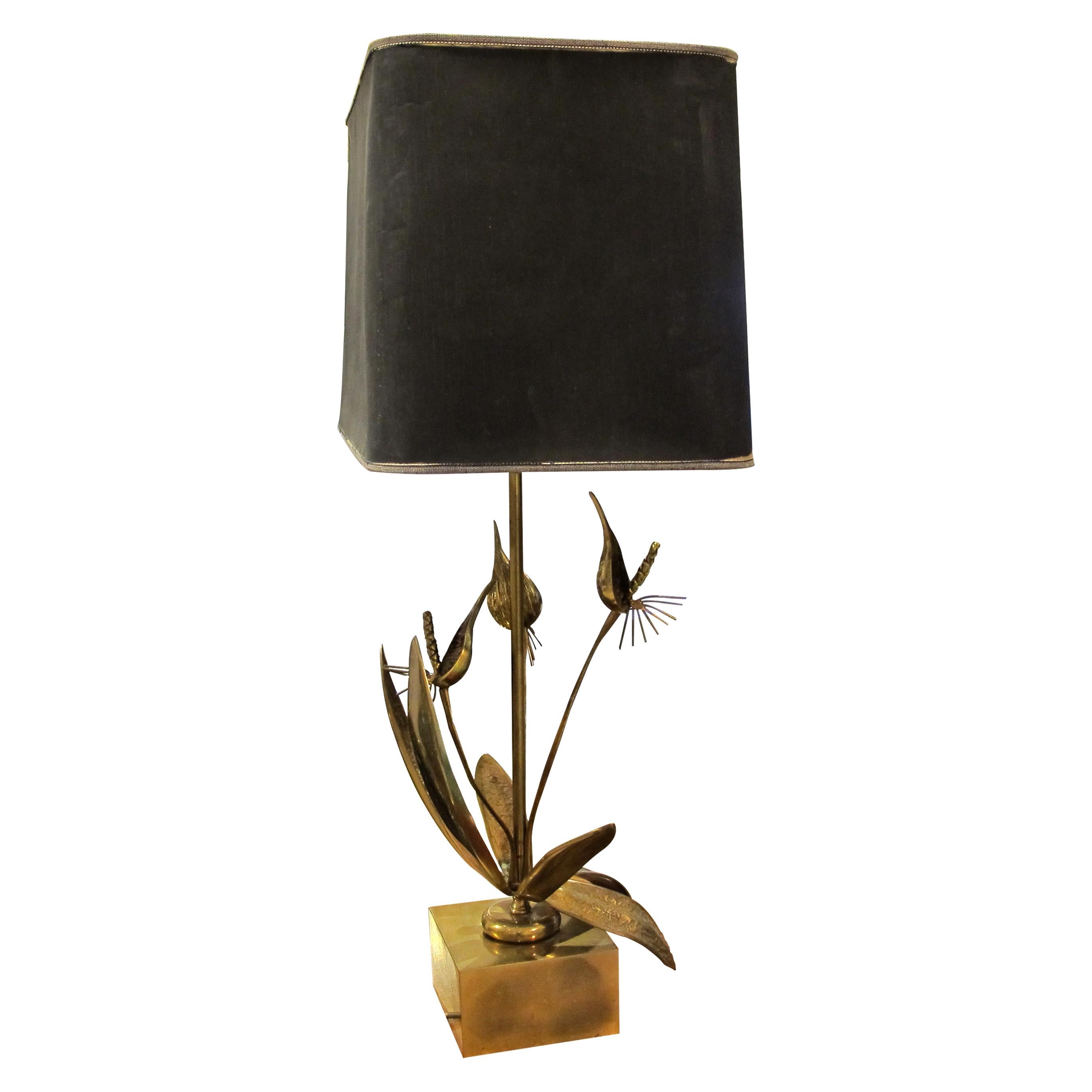 1970s highly decorative structural floral table lamp in the style of designer Willy Daro. This elegant table lamp has three exotic flowers and six leaves which are made of bronze; they are presented on a brass base. The lamp comes with its original