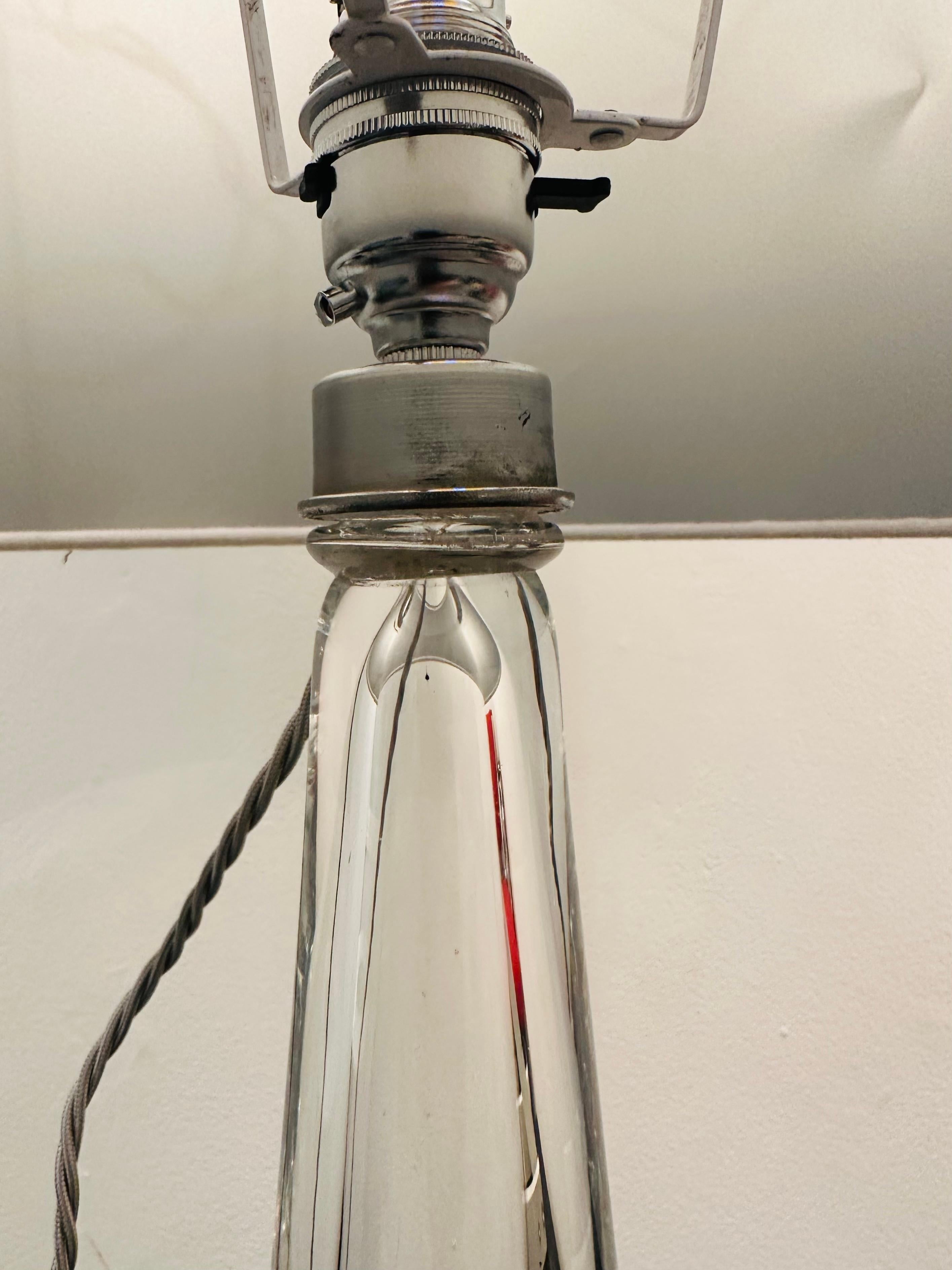 Lampe de table conique en verre massif transparent des années 1970 attribuée à Val St Lambert, Belgique en vente 8