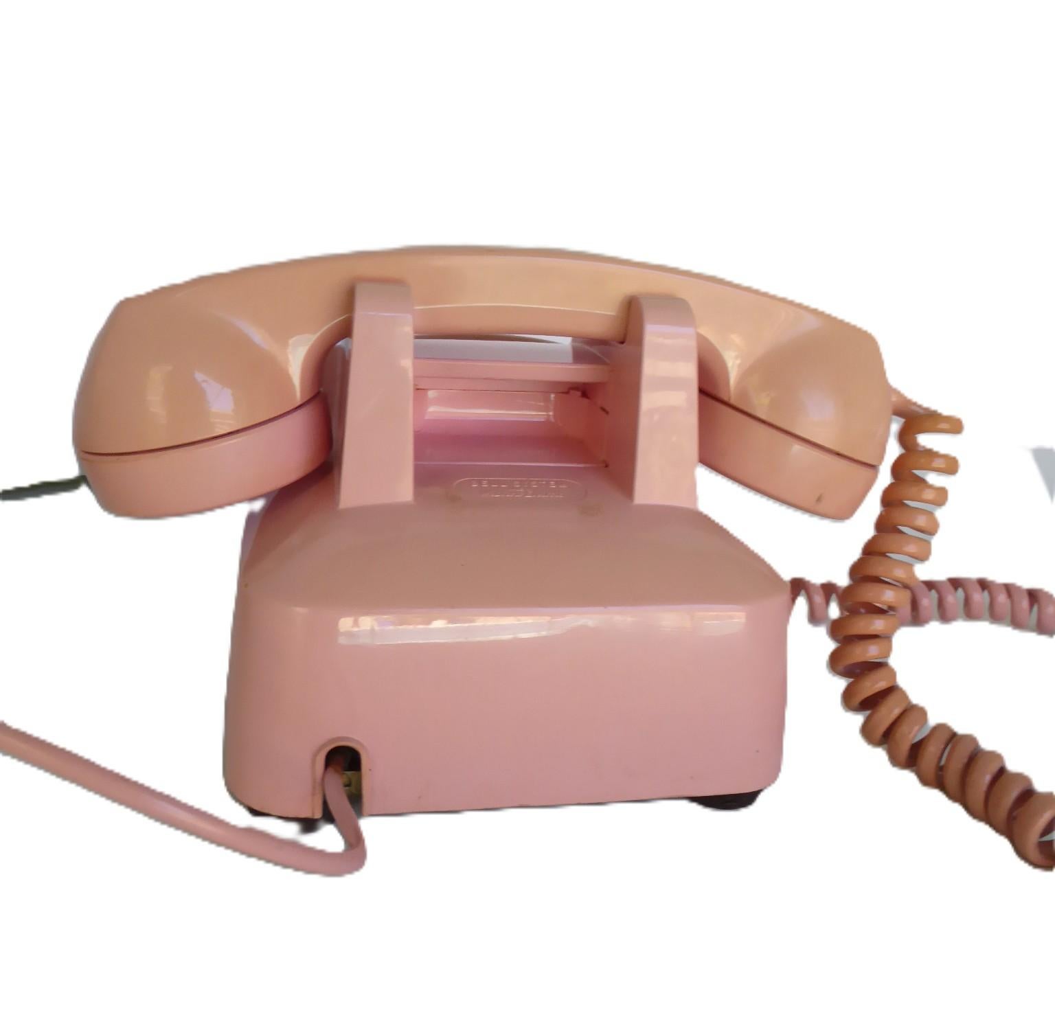 1970s Bell System by Western Electric Barbie Rosa Escritorio Teléfono Rotativo EE.UU. en Bueno estado para la venta en Miami, FL