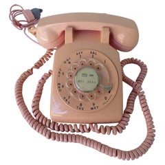1970er Jahre Glockensystem von Western Electric Barbie Rosa Schreibtisch Rotary Telephone USA