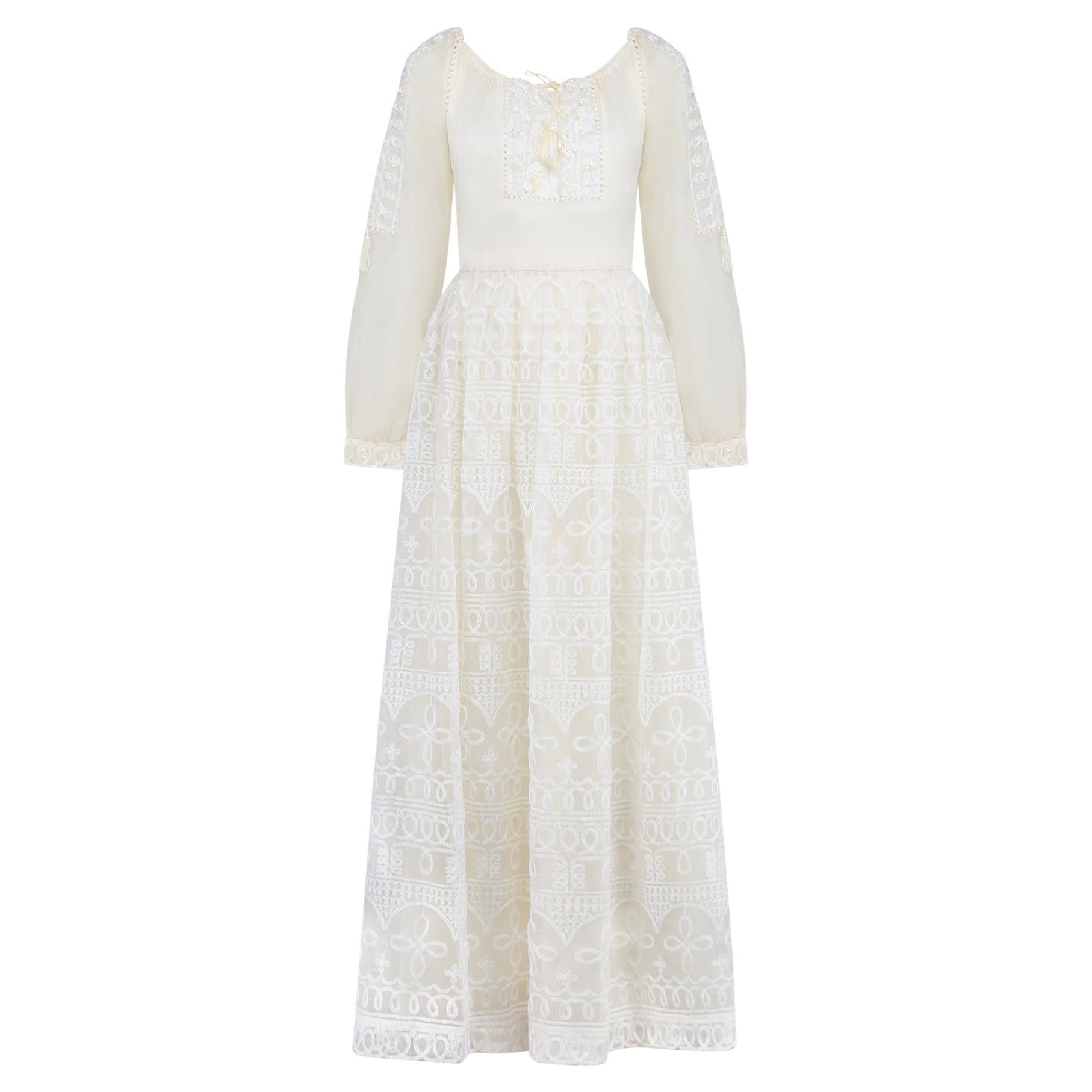 Vestido bordado de lentejuelas de seda blanca Bellville Sassoon de los años 70 en venta
