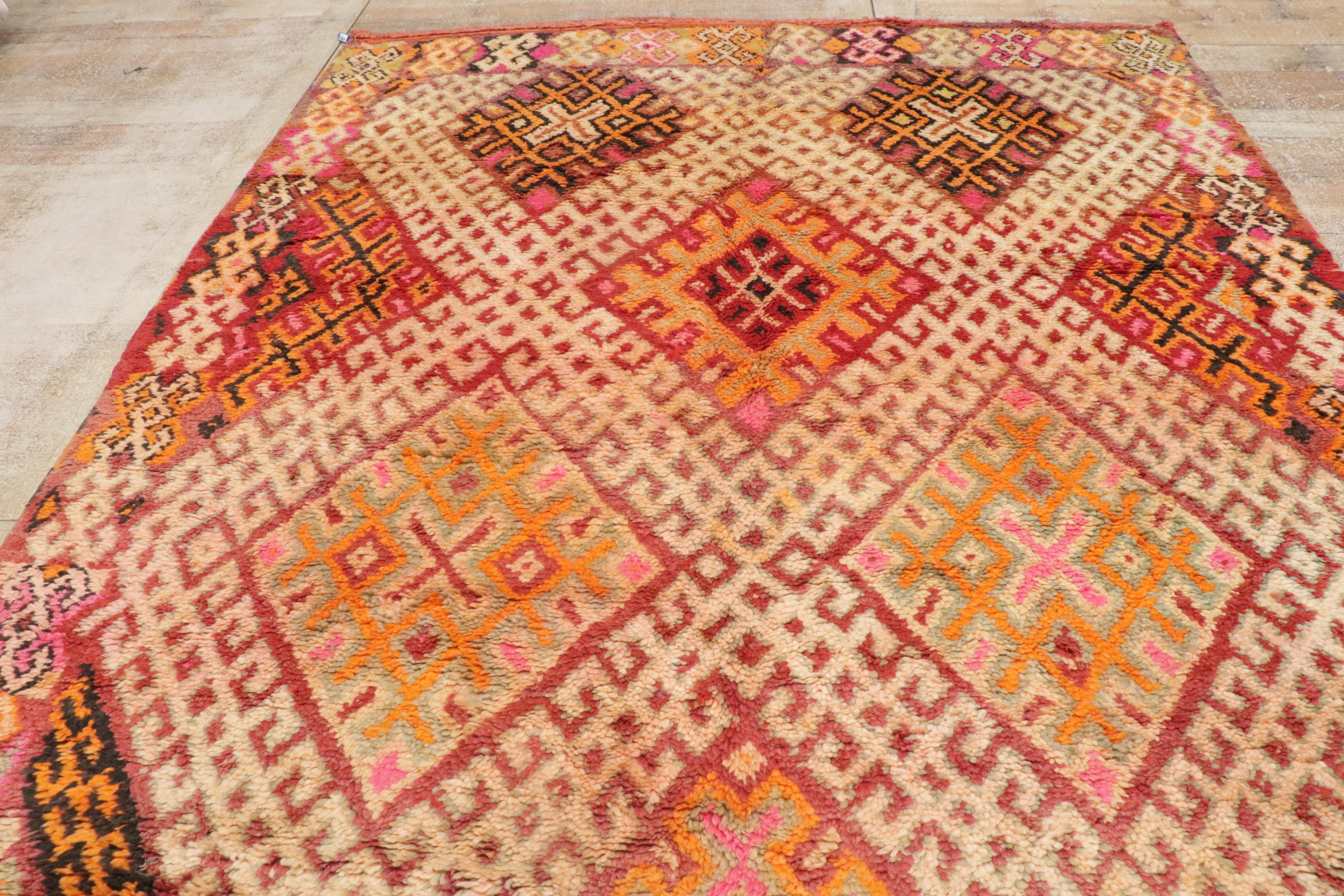 Colonial espagnol Tapis berbère marocain Beni M'Guild des années 1970 avec style moderne en vente