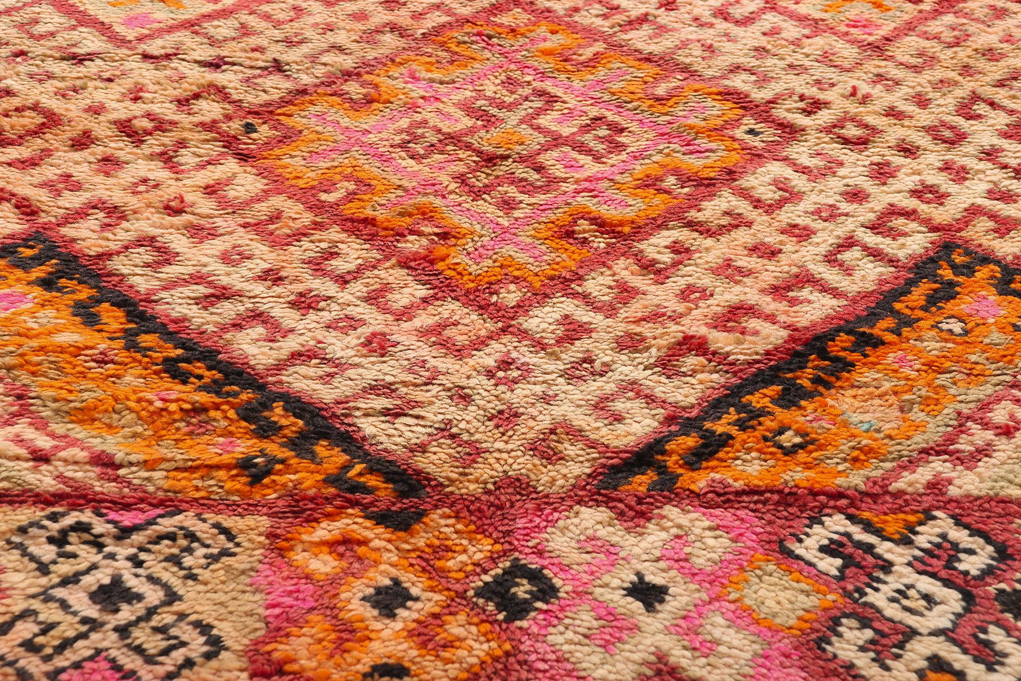 Tapis berbère marocain Beni M'Guild des années 1970 avec style moderne en vente 6