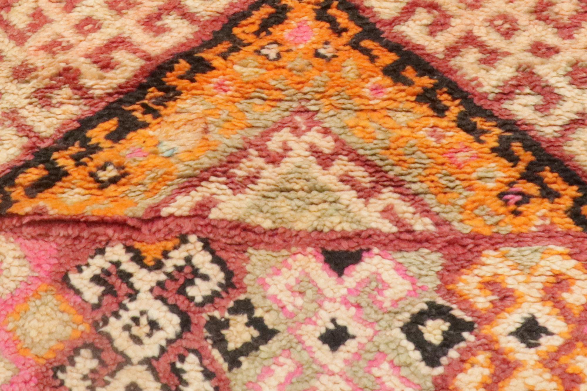 20ième siècle Tapis berbère marocain Beni M'Guild des années 1970 avec style moderne en vente