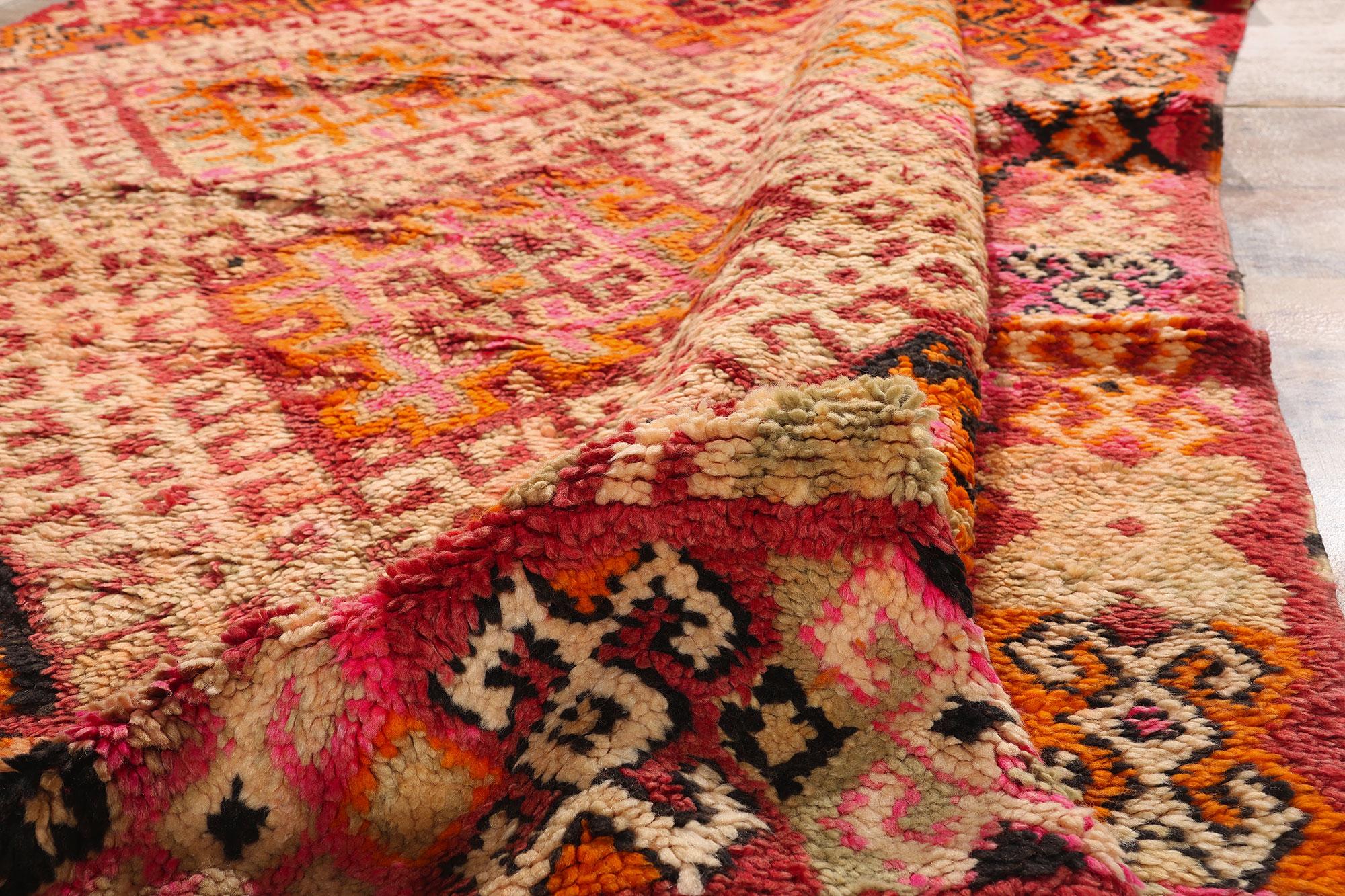 Tapis berbère marocain Beni M'Guild des années 1970 avec style moderne en vente 9