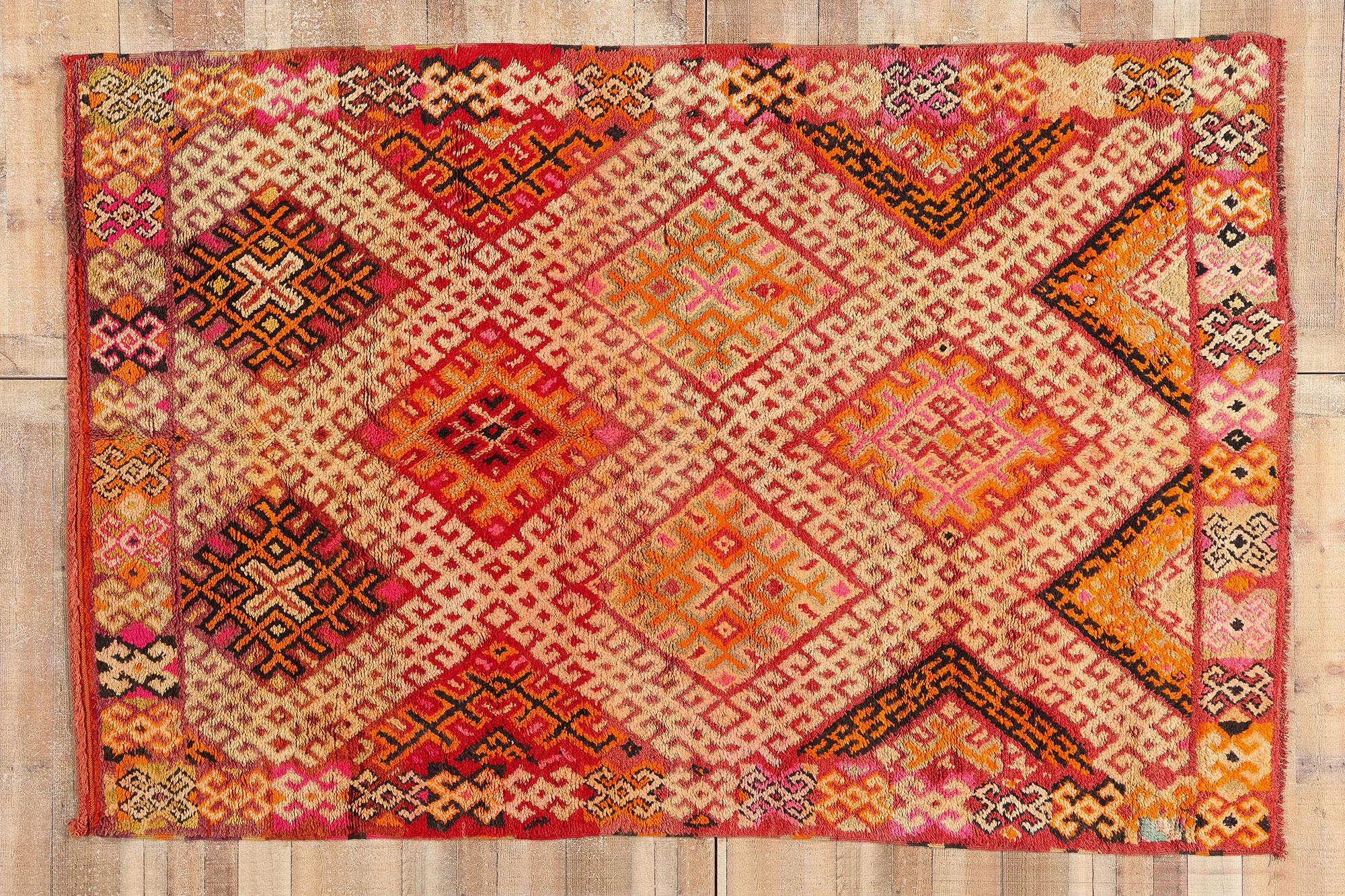 Tapis berbère marocain Beni M'Guild des années 1970 avec style moderne en vente 1
