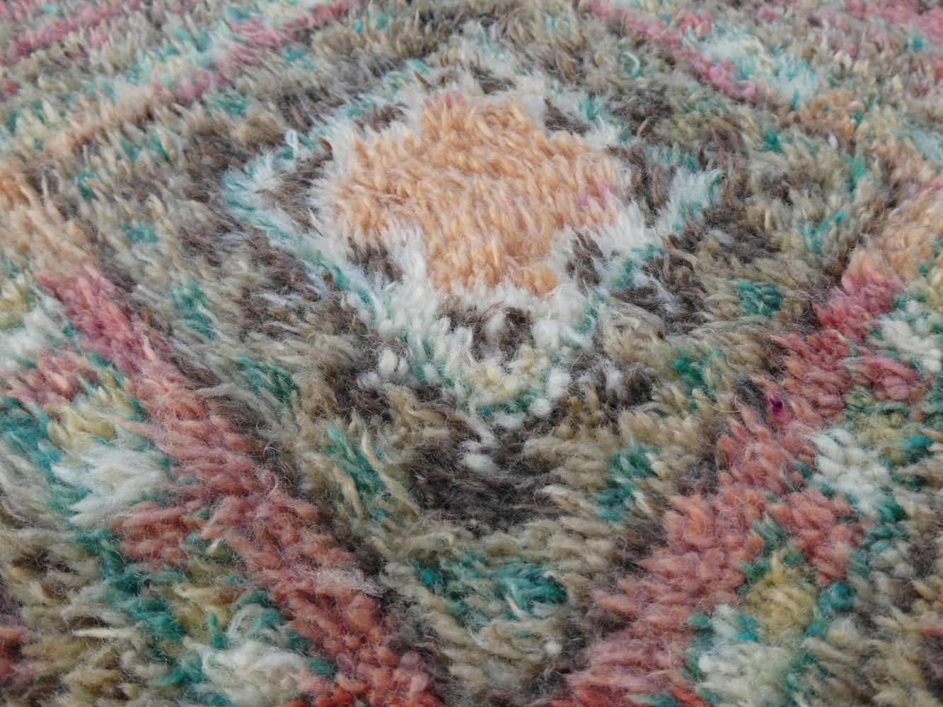 1970 Beni Mguild Marocain Tapis Boujad 6'4 X 9'4 en vente 3