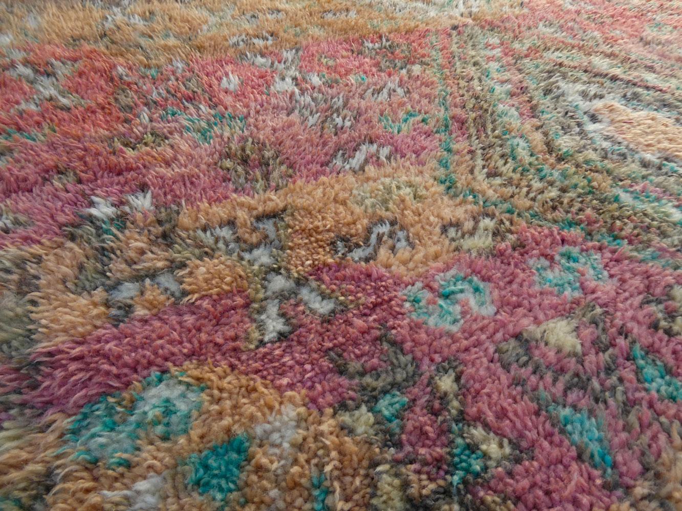 1970 Beni Mguild Marocain Tapis Boujad 6'4 X 9'4 en vente 4