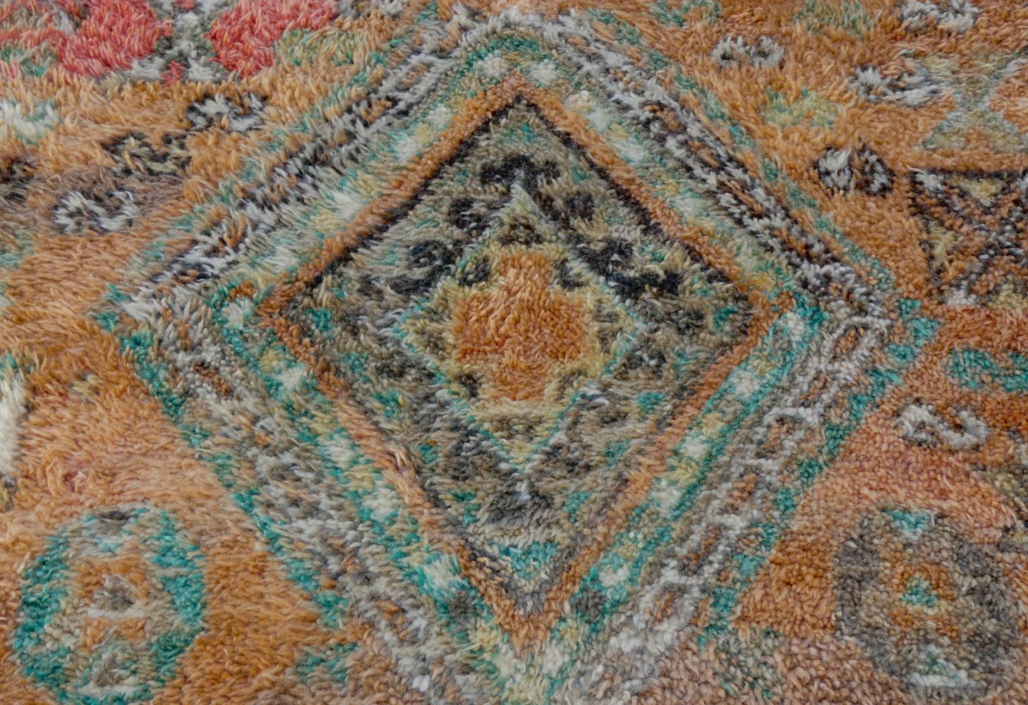 1970 Beni Mguild Marocain Tapis Boujad 6'4 X 9'4 en vente 5