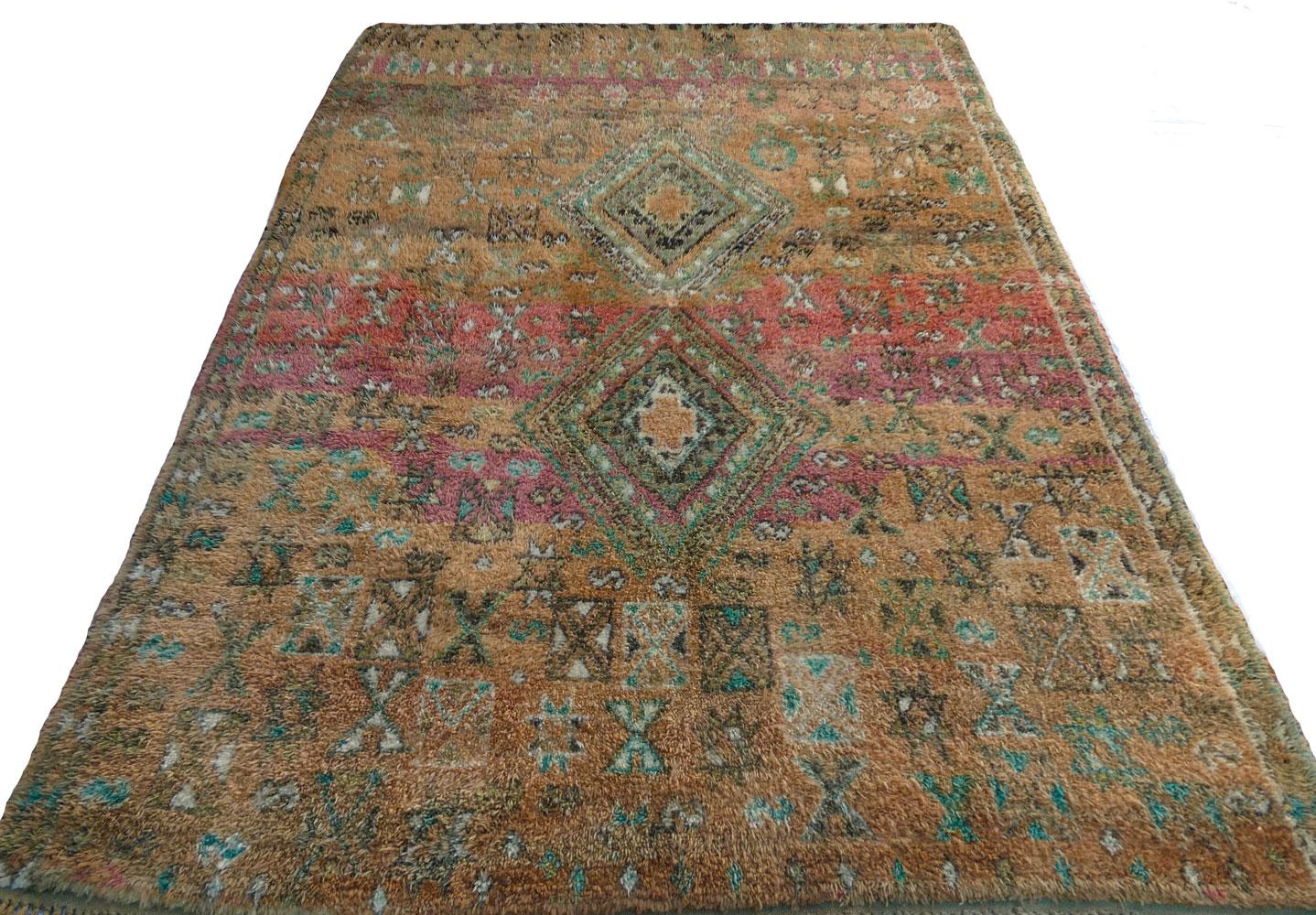 1970 Beni Mguild Marocain Tapis Boujad 6'4 X 9'4 en vente 2