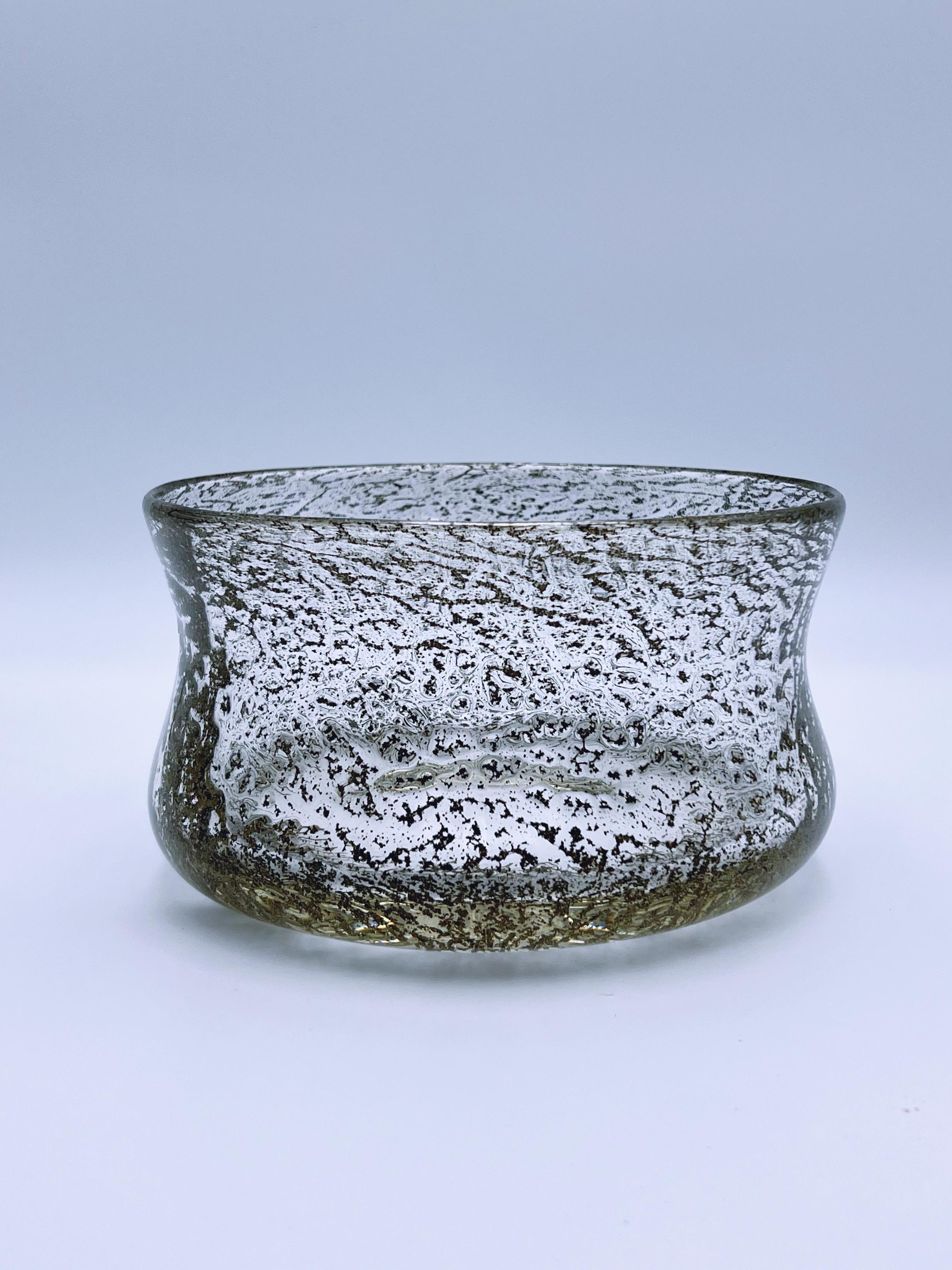 Scandinavo moderno Benny Motzfeldt (1909-1996) per PLUS Norway, Ciotola in vetro artistico scandinavo degli anni '70 in vendita