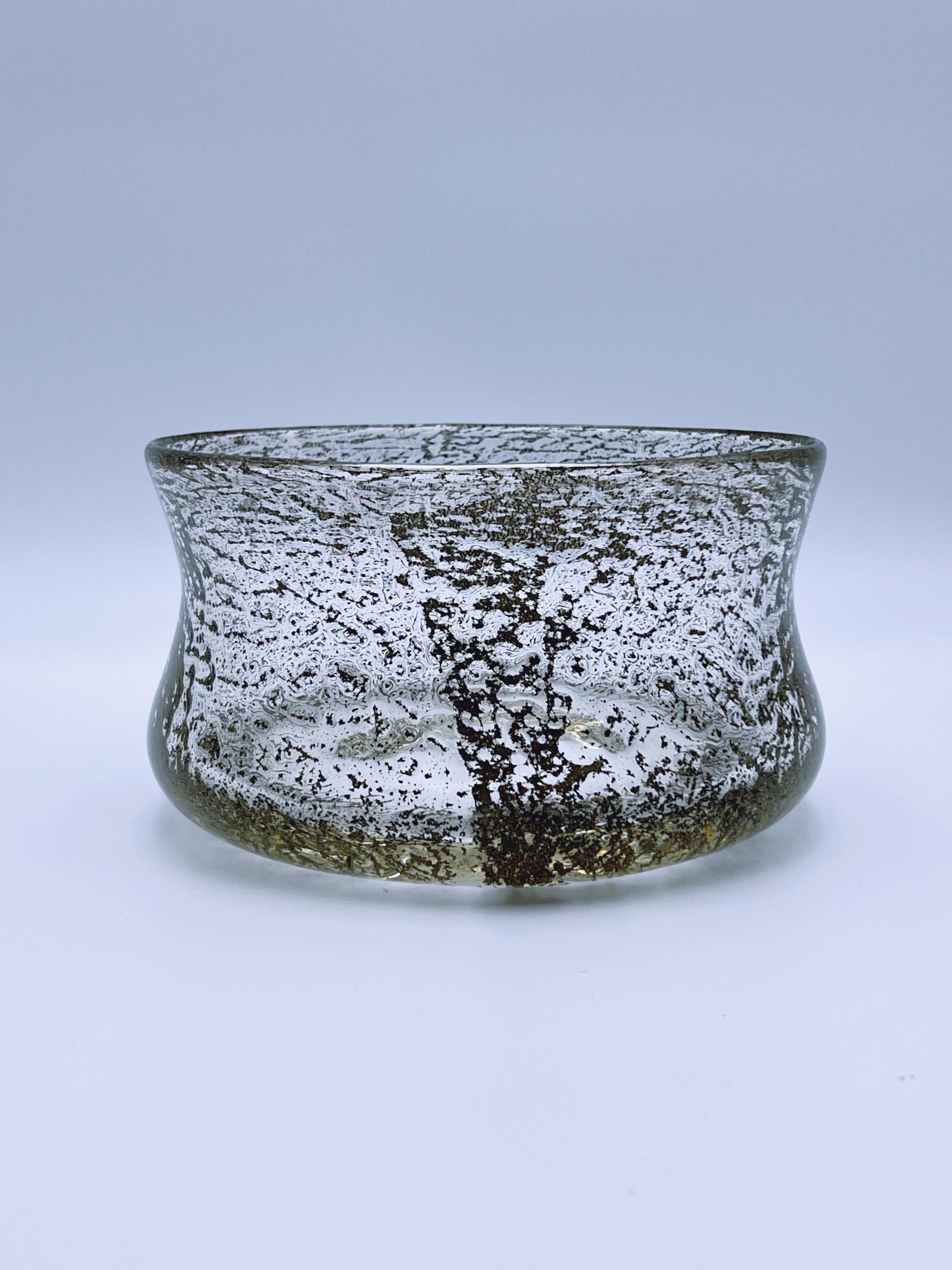Norvegese Benny Motzfeldt (1909-1996) per PLUS Norway, Ciotola in vetro artistico scandinavo degli anni '70 in vendita