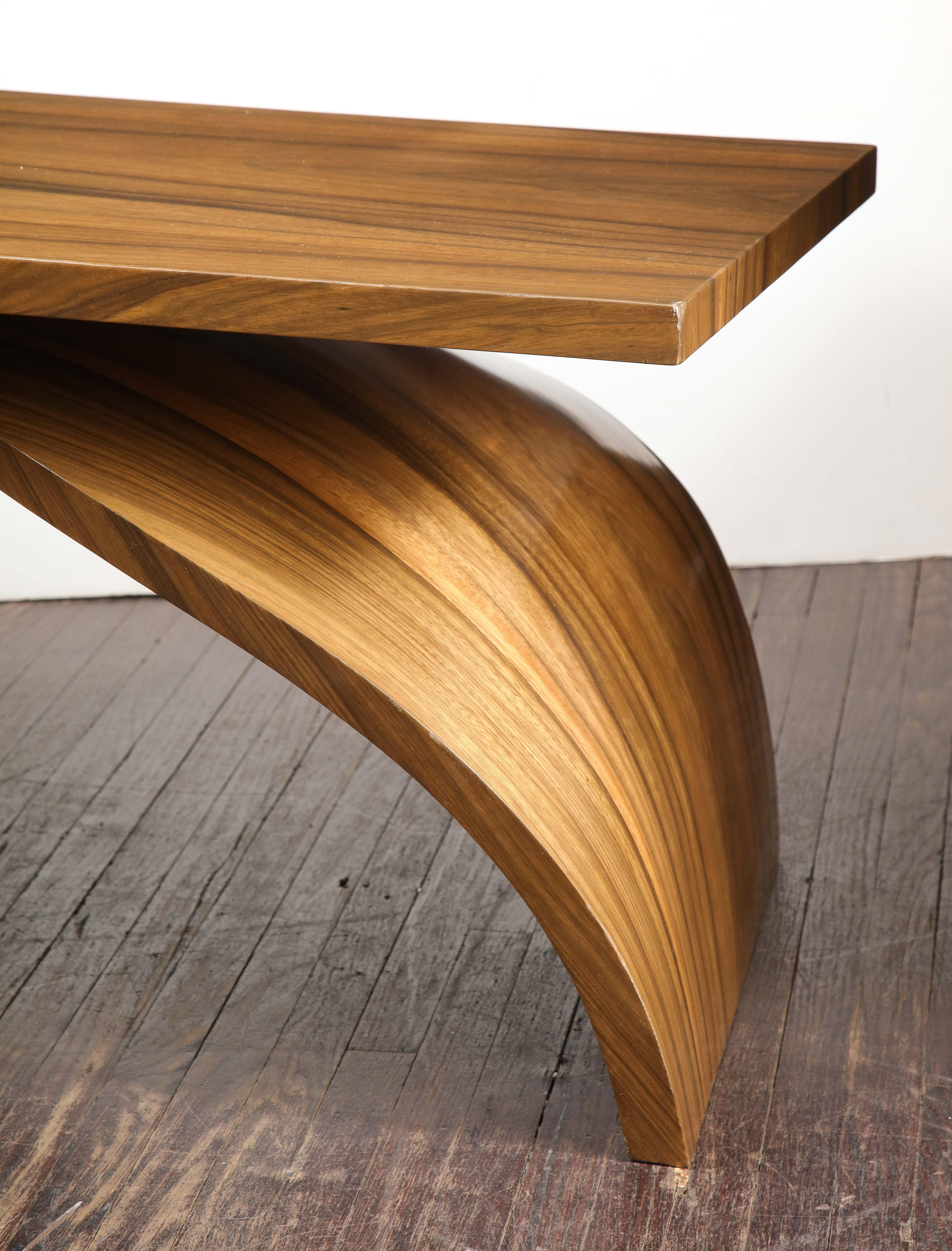 Américain Table basse à vagues en palissandre courbé des années 1970