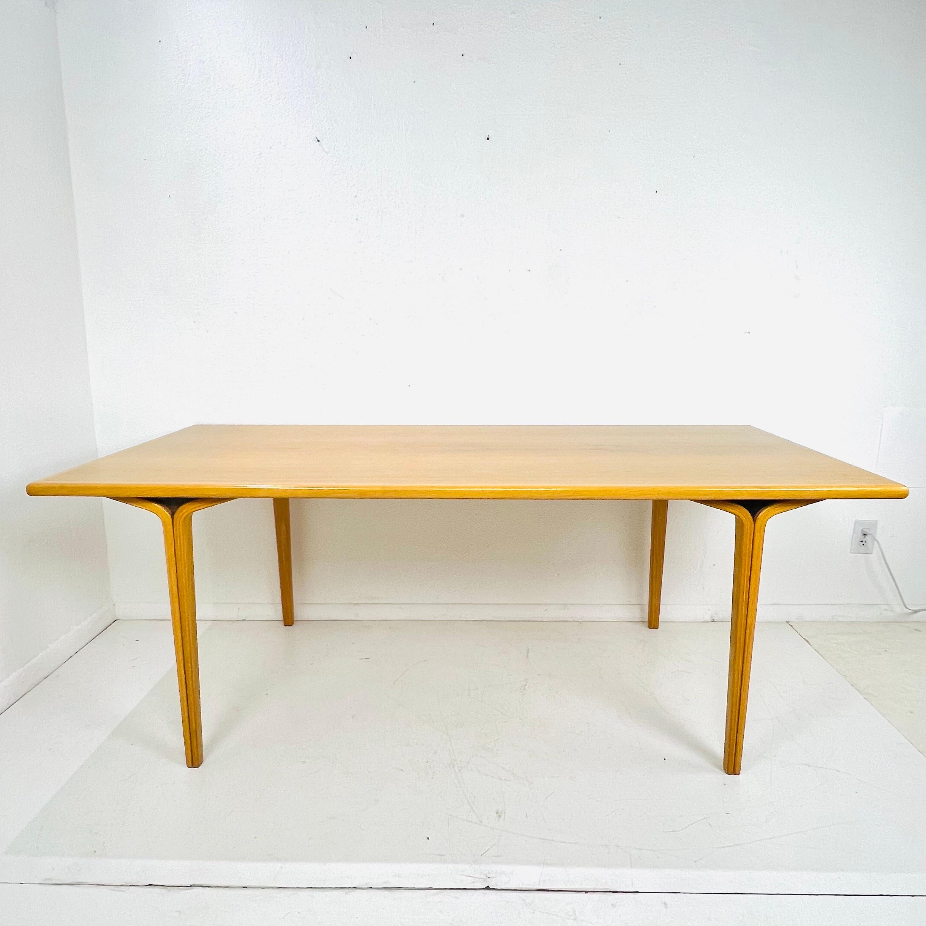 1970er Bugholz-Esstisch von Bill Stephens für Knoll (Moderne der Mitte des Jahrhunderts) im Angebot