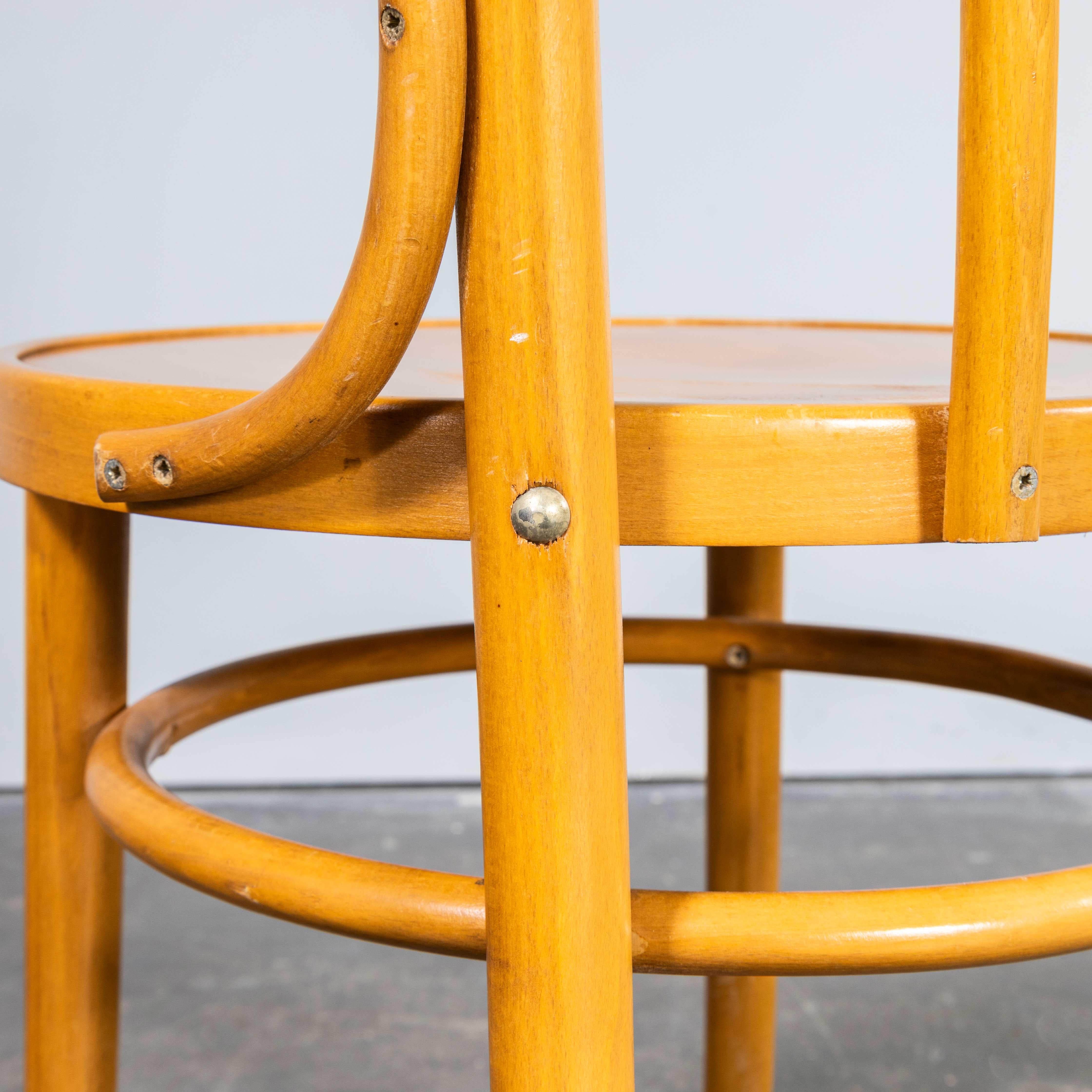 Legno curvato Sedie a cerchio in legno di Bentwood Honey Beeche degli anni '70 - Grande quantità disponibile in vendita