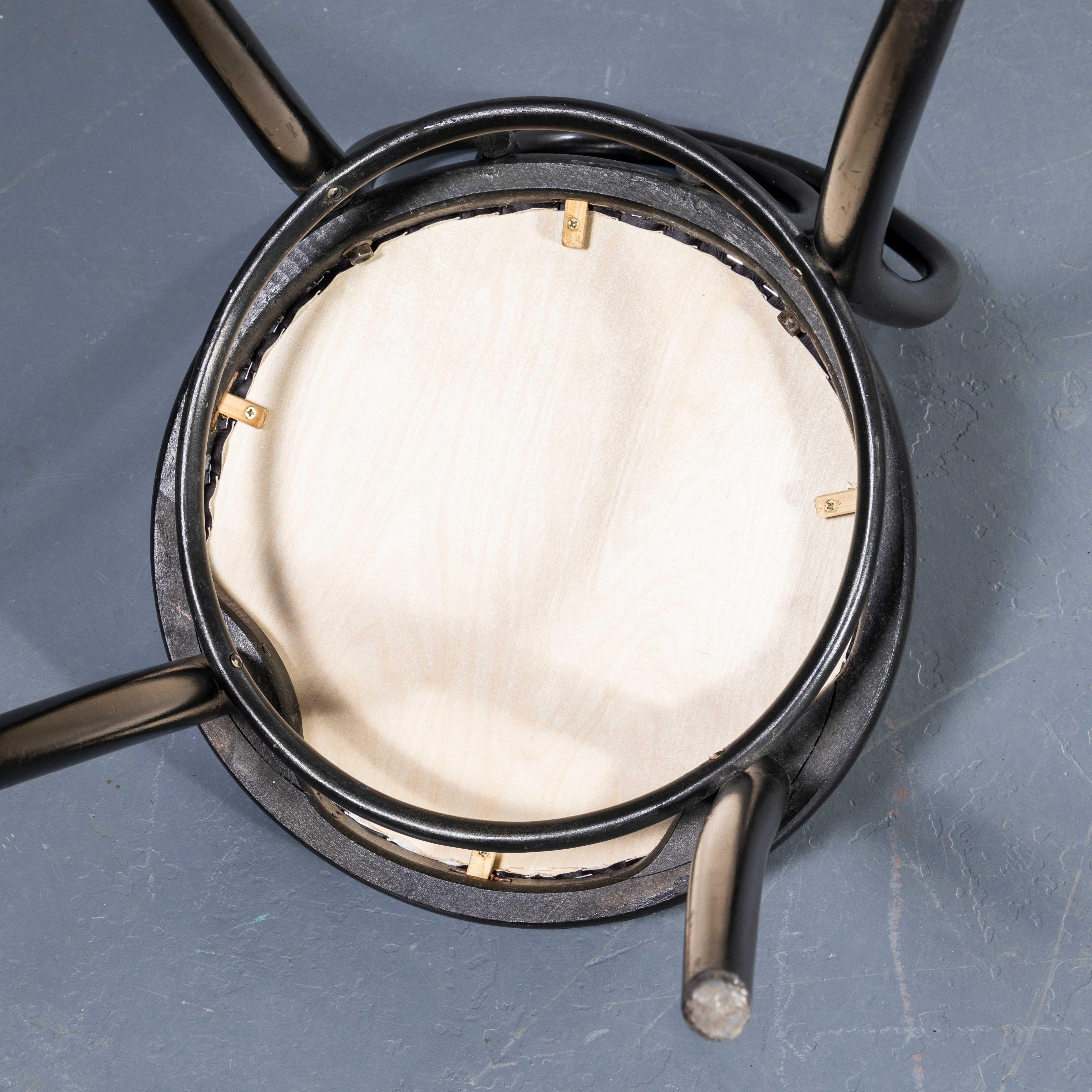Sedie da pranzo imbottite in legno Bentwood Hoopback degli anni '70 - Grande quantità disponibile in vendita 5