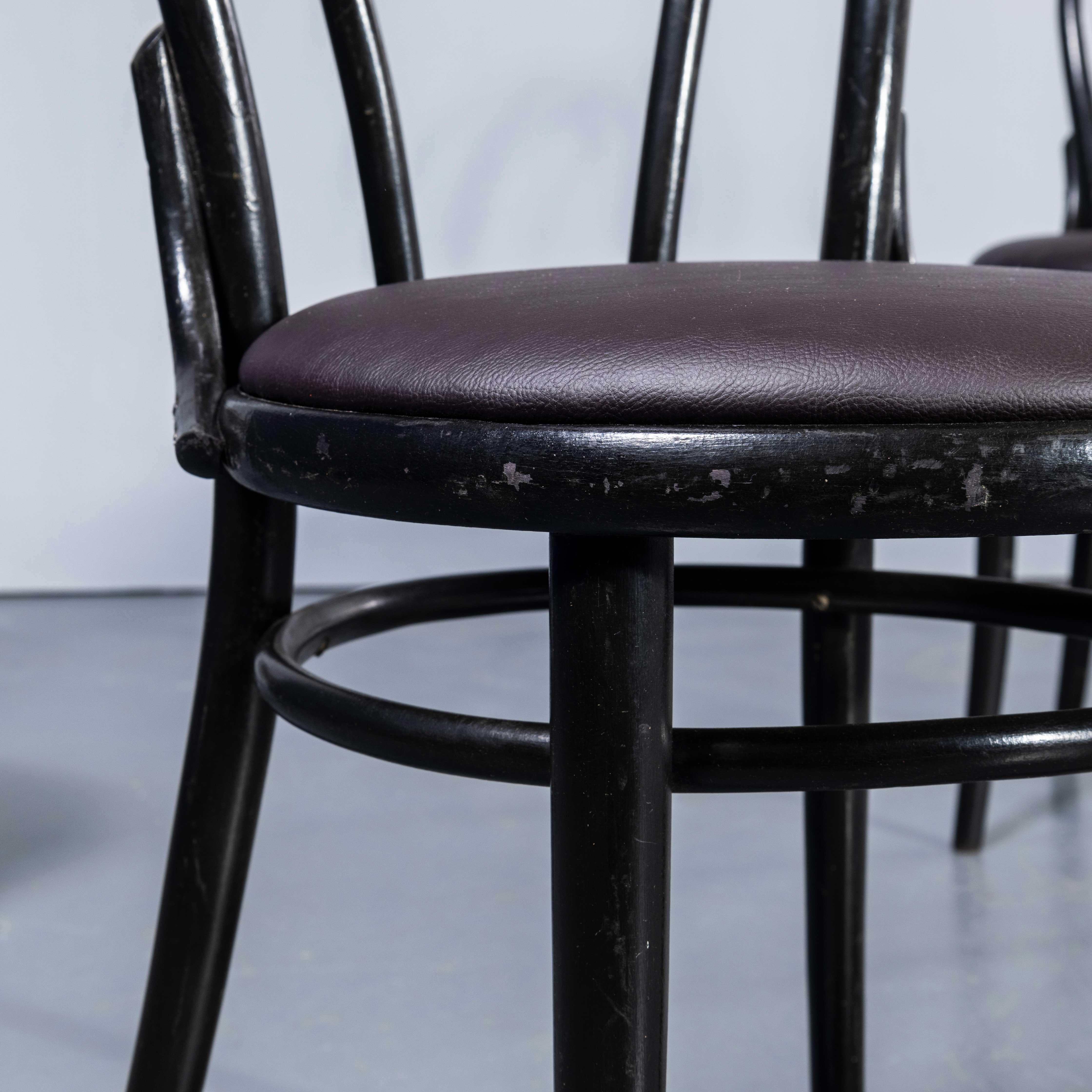 Sedie da pranzo imbottite in legno Bentwood Hoopback degli anni '70 - Grande quantità disponibile in vendita 1