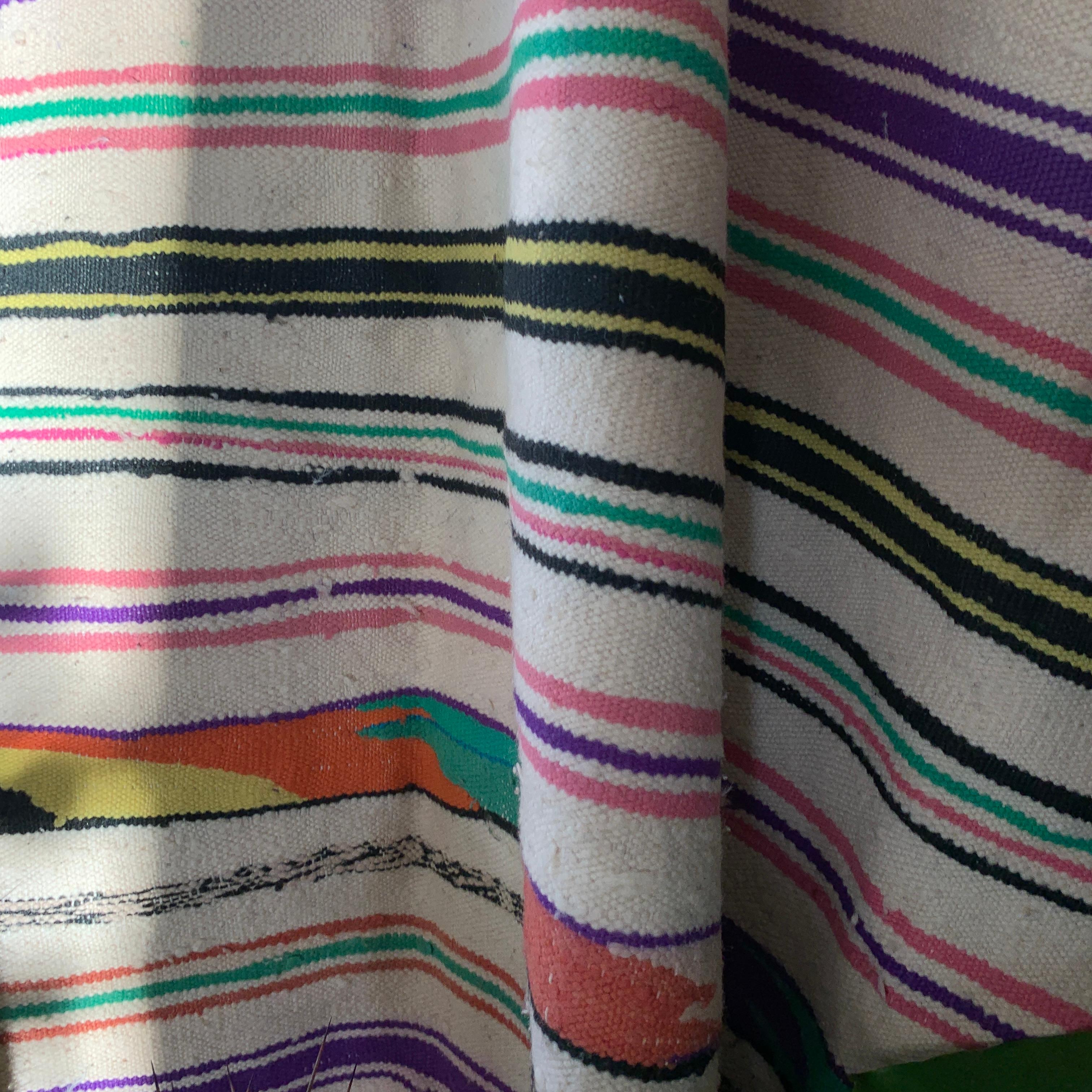 1970er Jahre Berberteppich Multicolour gestreift handgefertigte Wolle Vintage Afrikanisch 196x196cm im Angebot 3