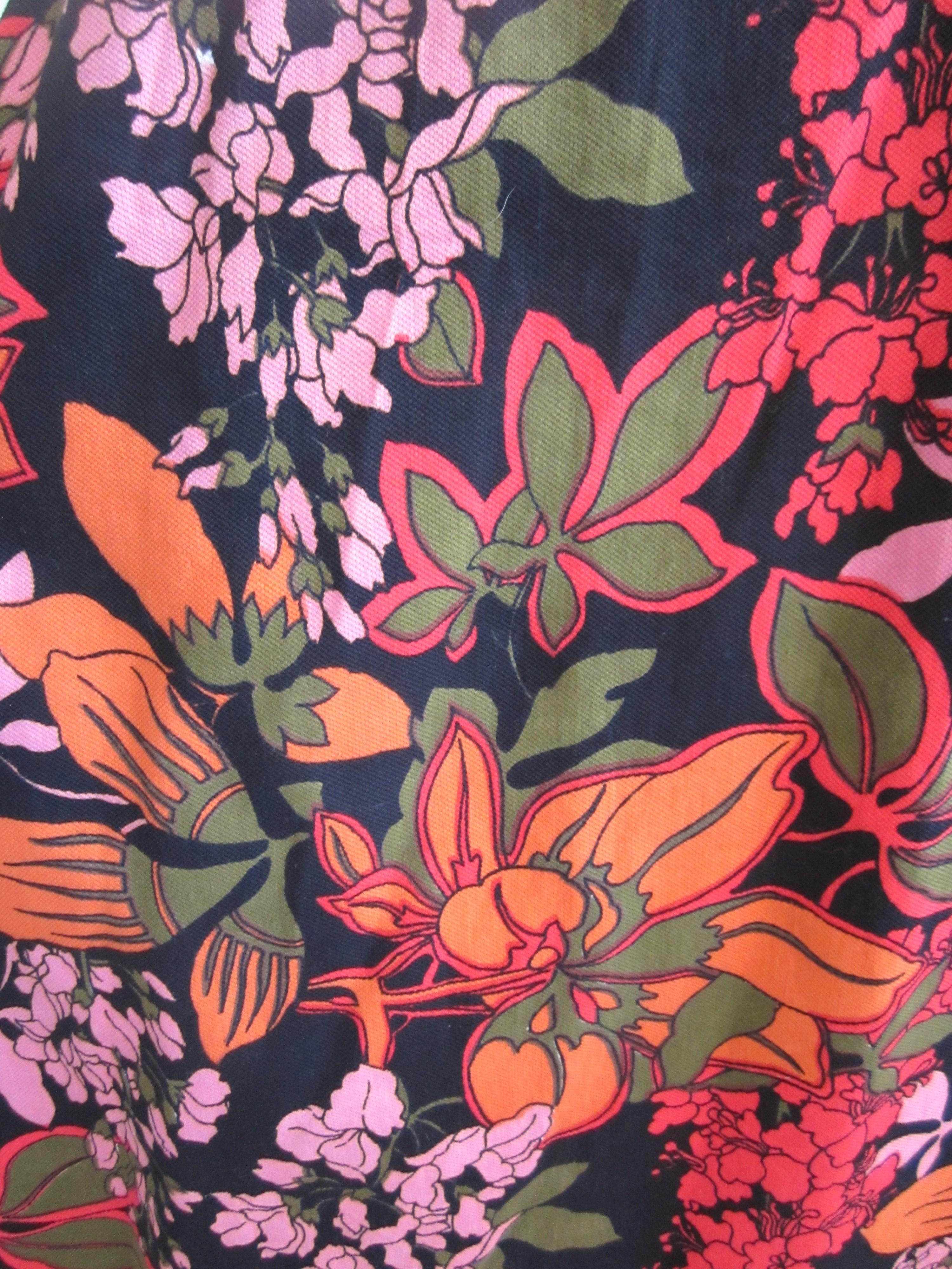 Maxi Vestido Evelyn Byrnes Floral Naranja y Rojo Años 70 Bergdorf Goodman en Excelente estado para la venta en Wallkill, NY