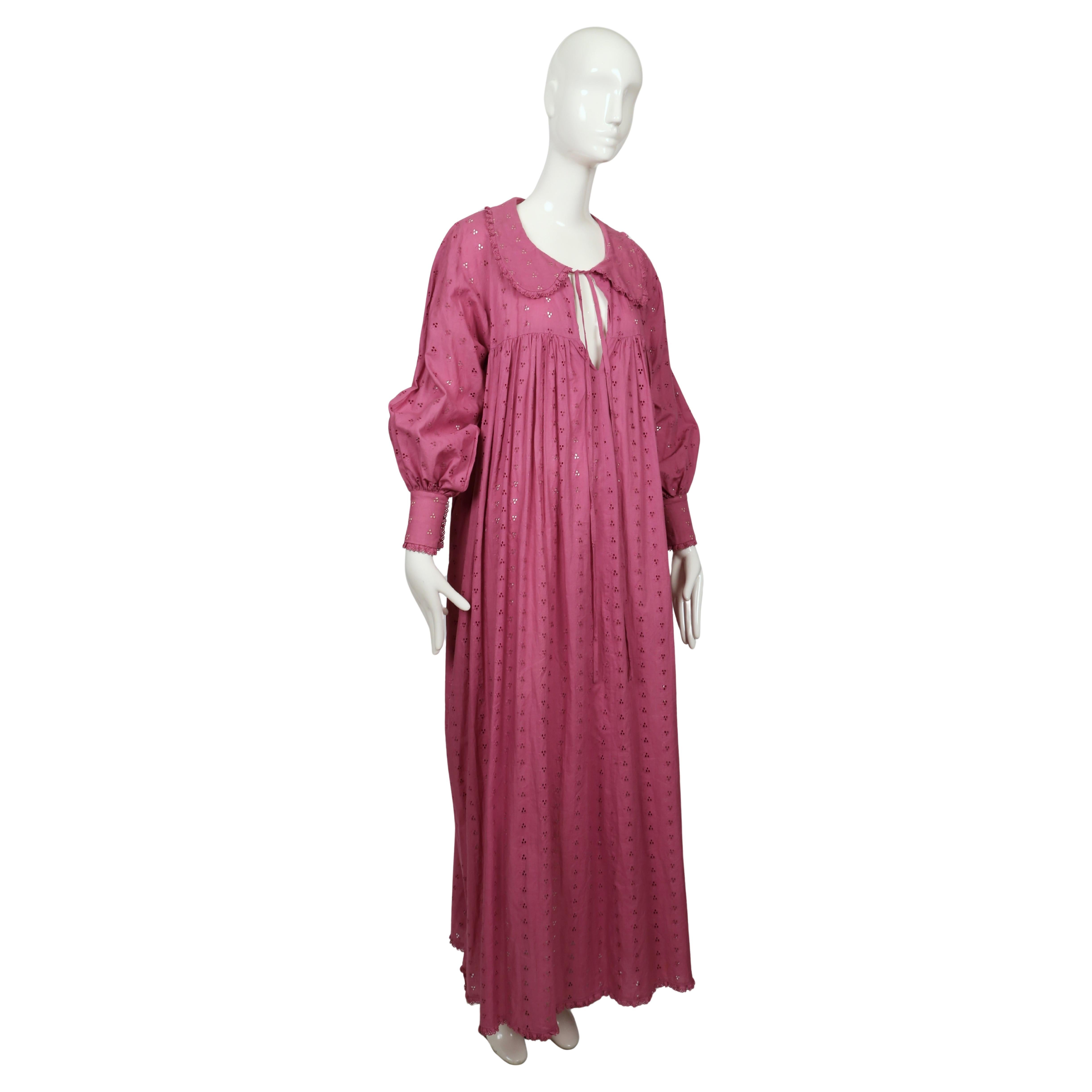 Rose Robe en broderie anglaise fleurie magenta de BIBA, années 1970 en vente