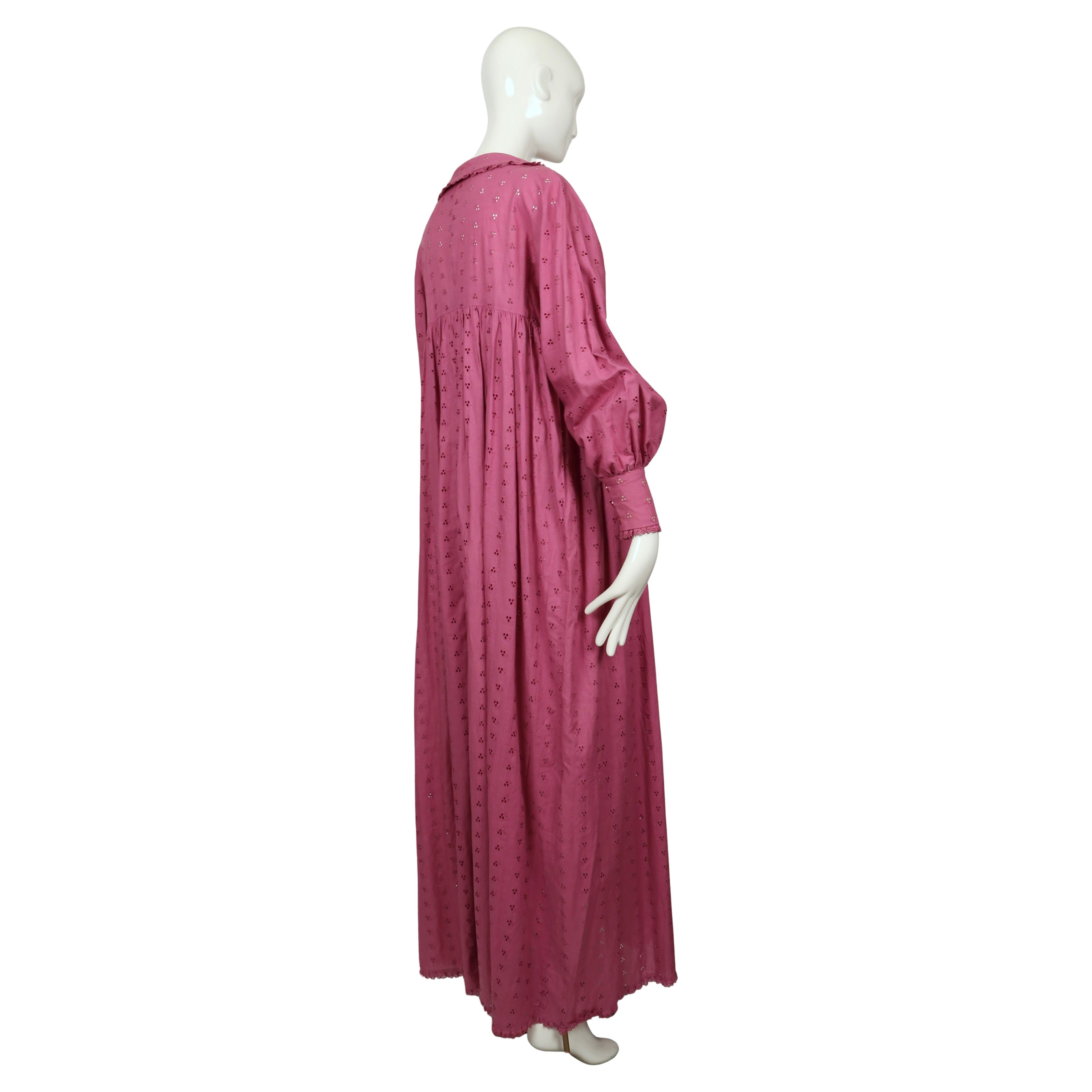Robe en broderie anglaise fleurie magenta de BIBA, années 1970 en vente 1