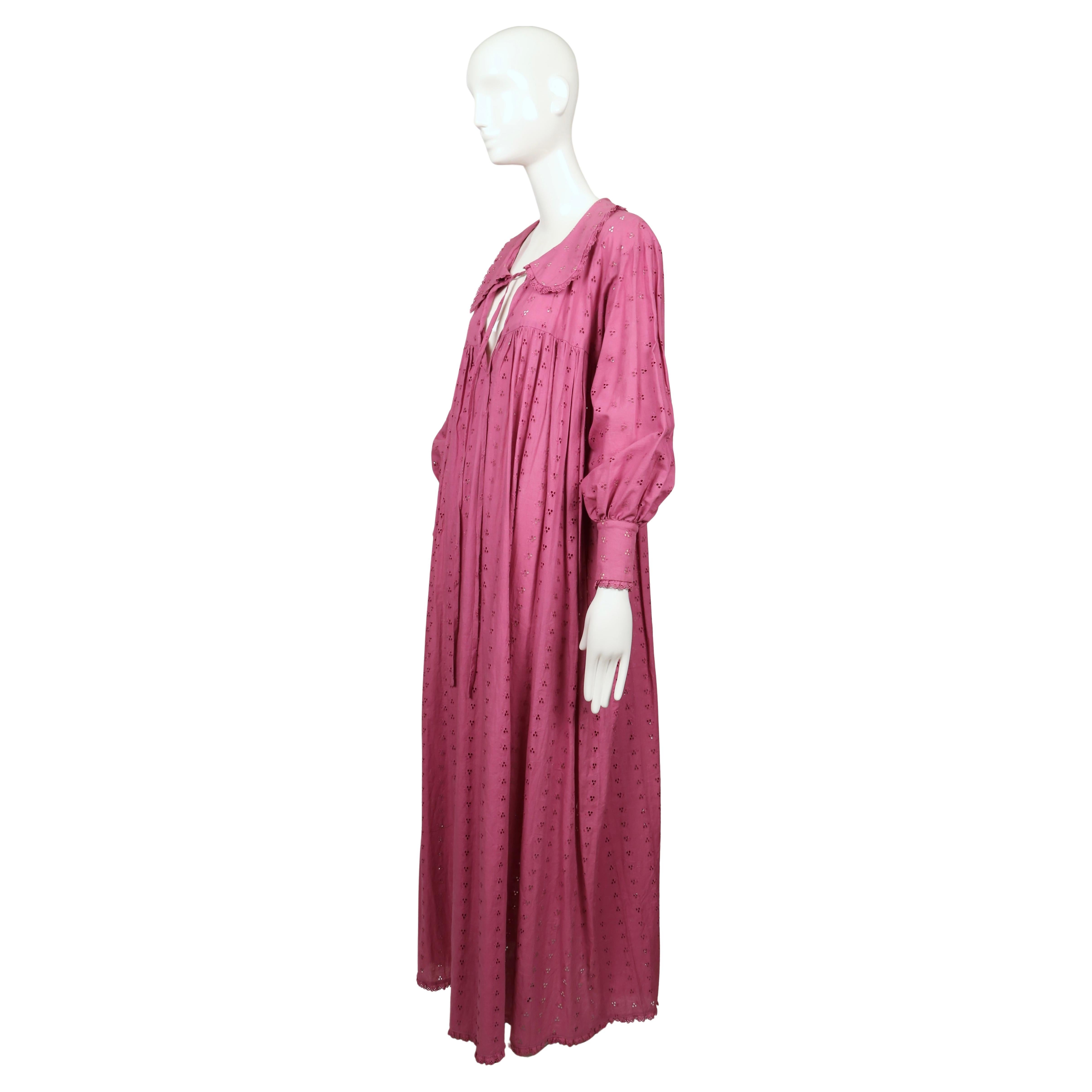 Robe en broderie anglaise fleurie magenta de BIBA, années 1970 en vente 2