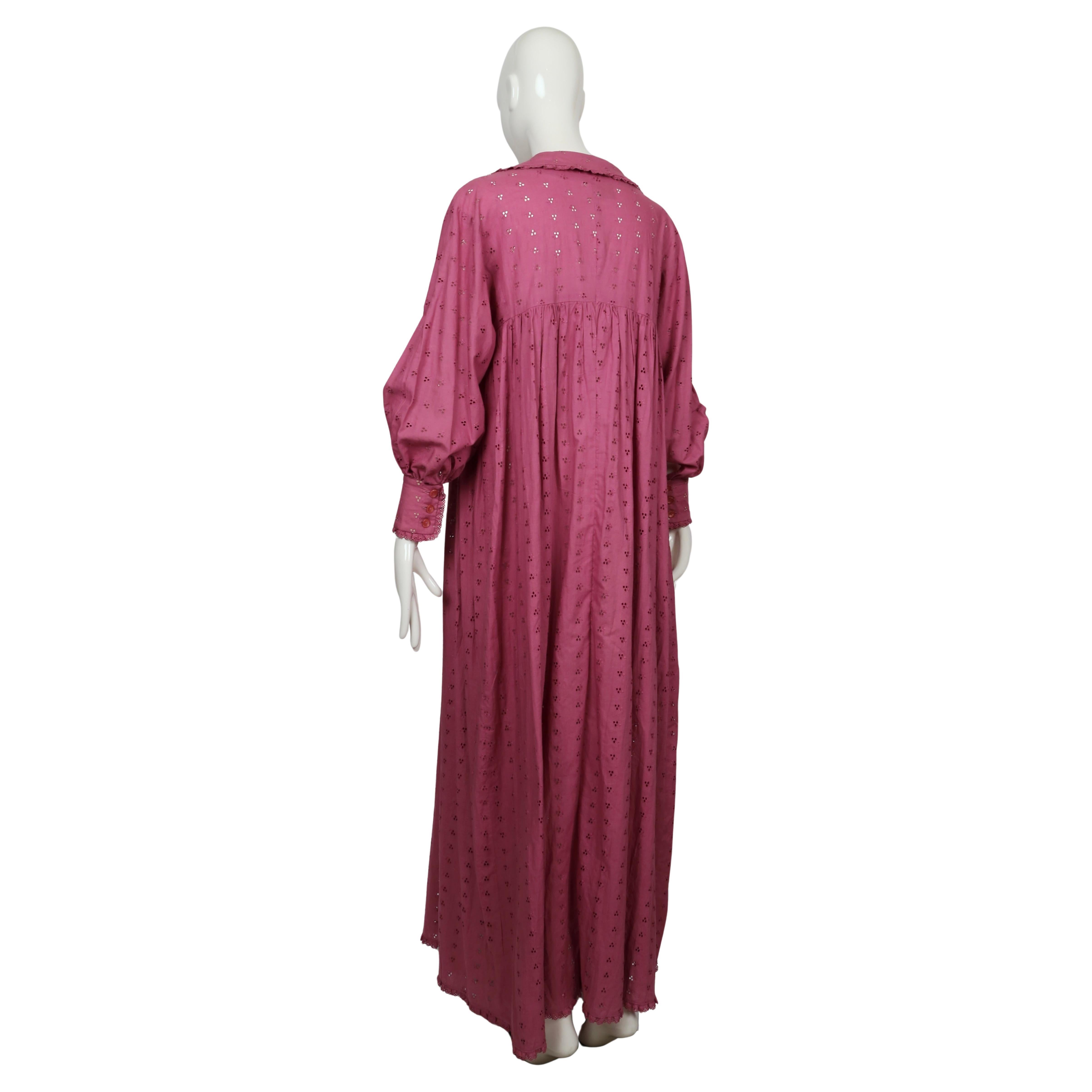 Robe en broderie anglaise fleurie magenta de BIBA, années 1970 en vente 3
