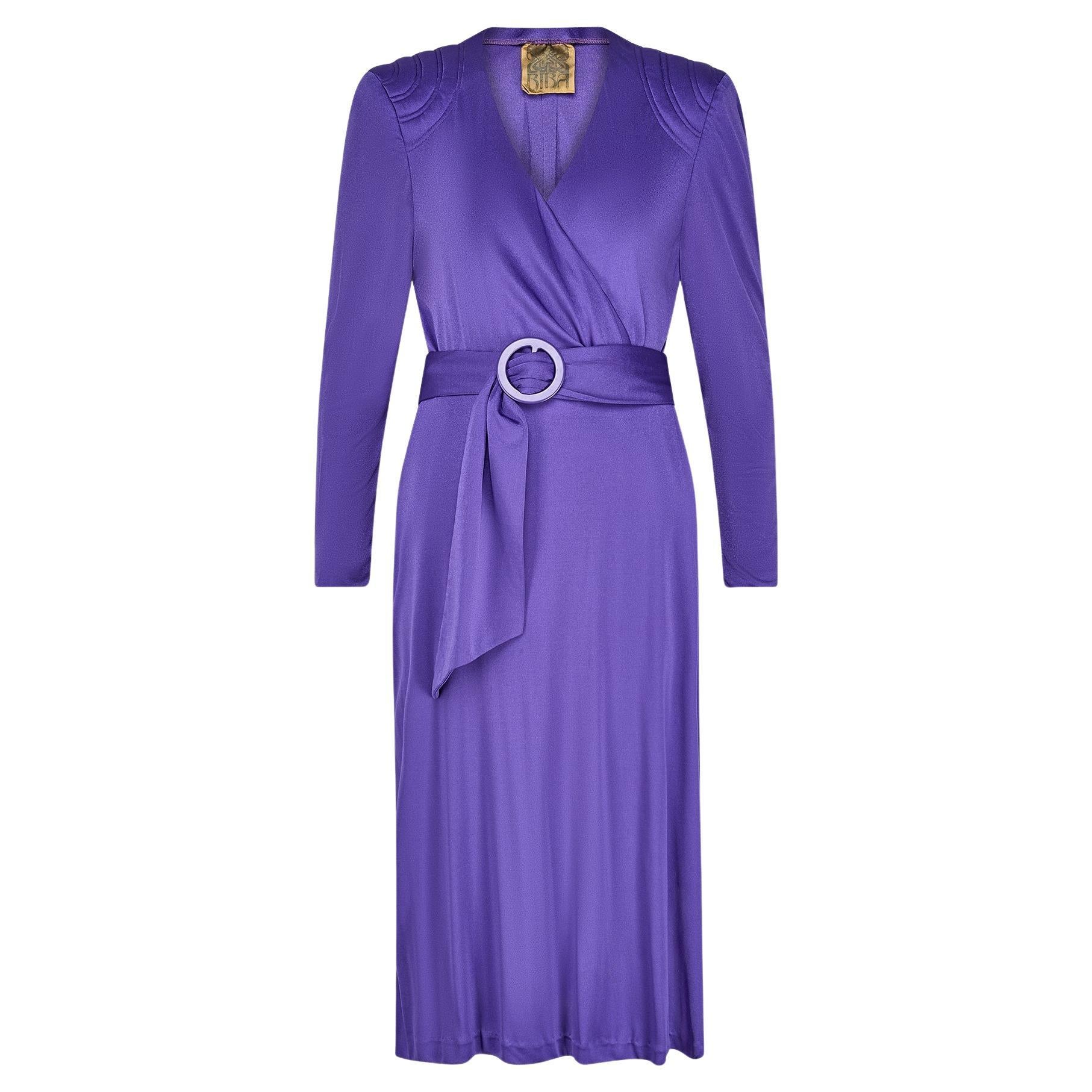 Abito a portafoglio in jersey viola di Biba degli anni 
70 con cintura tono su tono