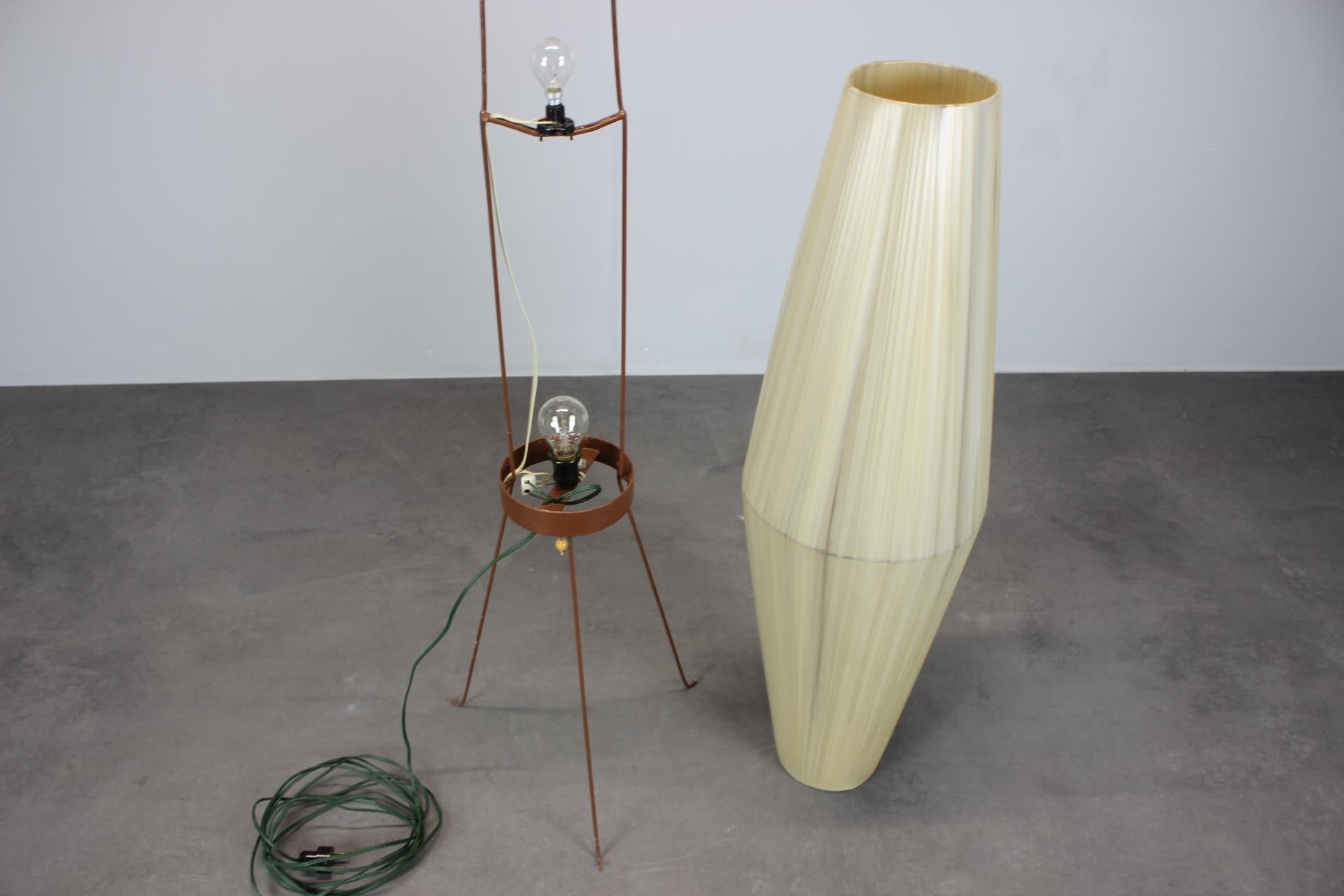 Lámpara grande de pie 