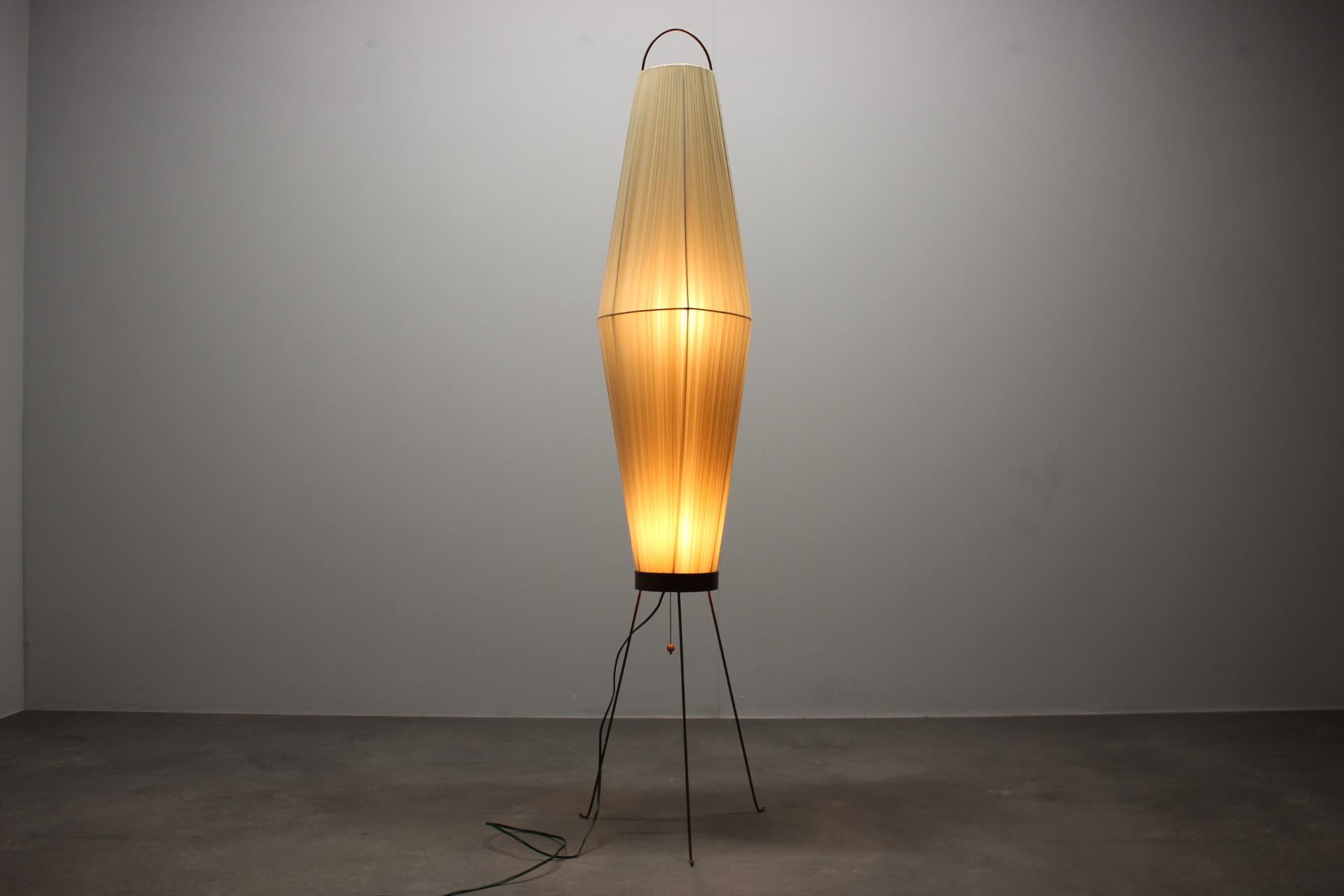 Lámpara grande de pie 