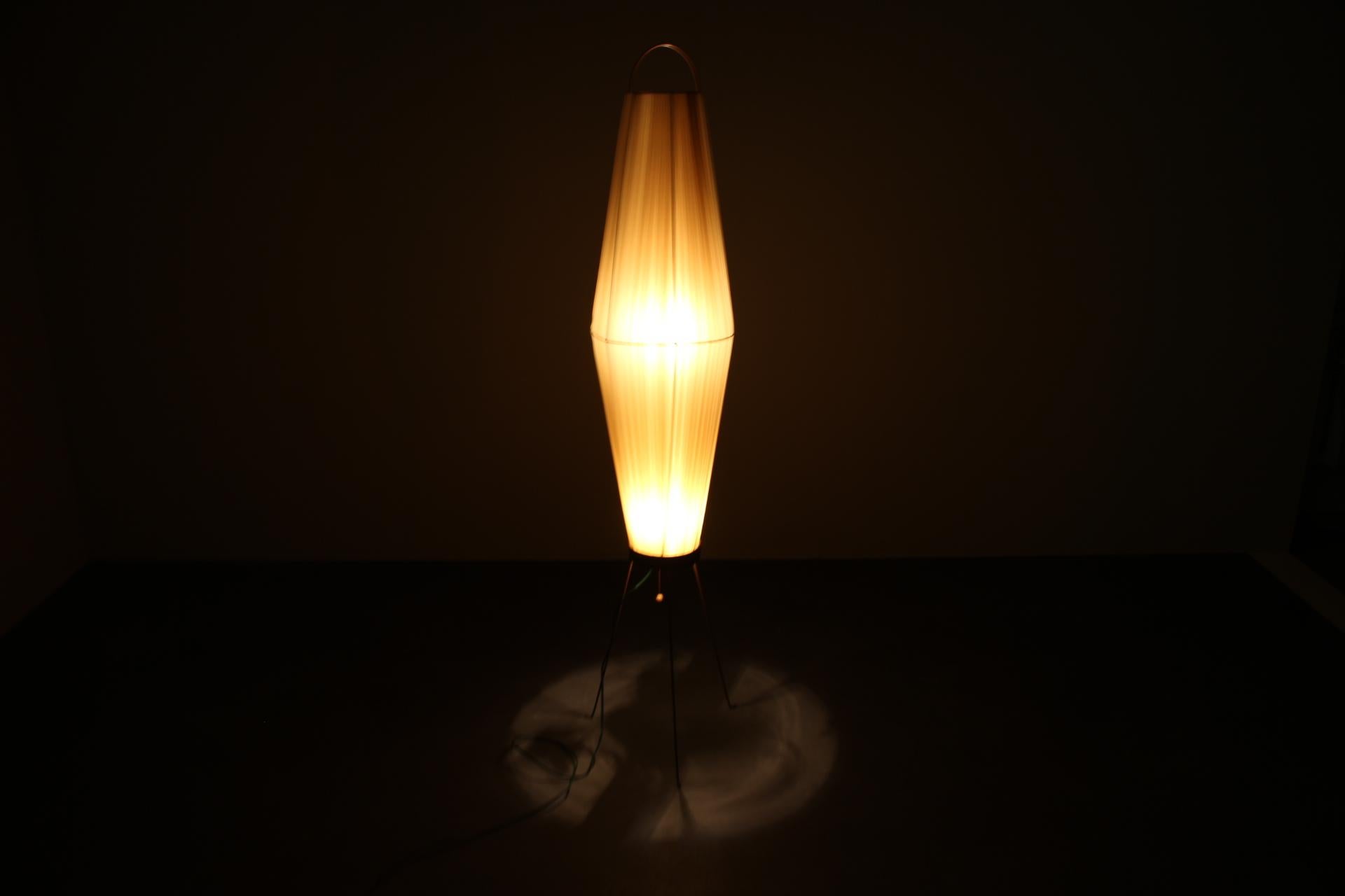 Lámpara grande de pie 