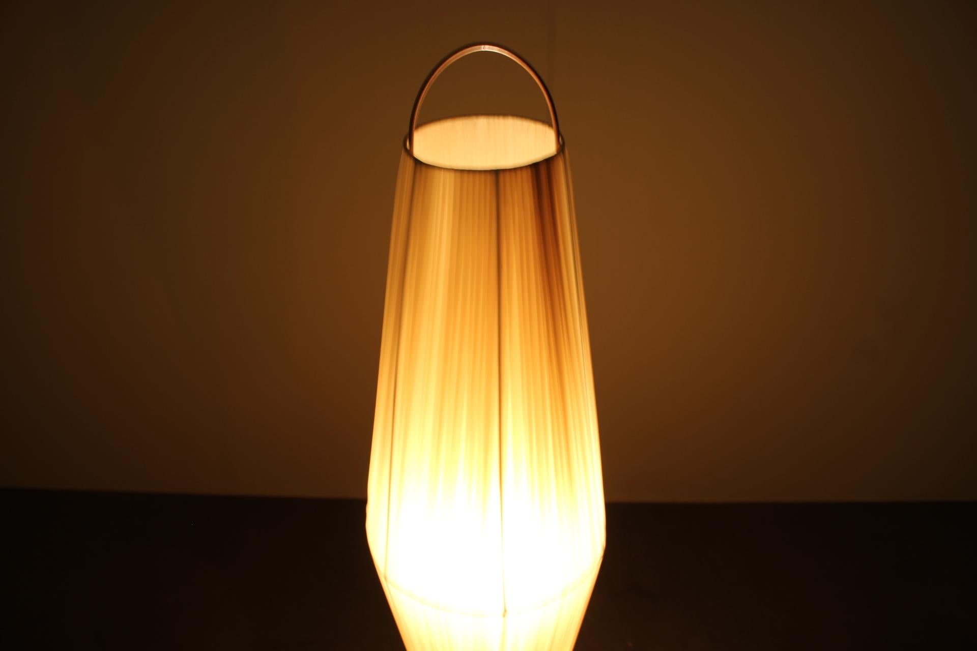 Lámpara grande de pie 